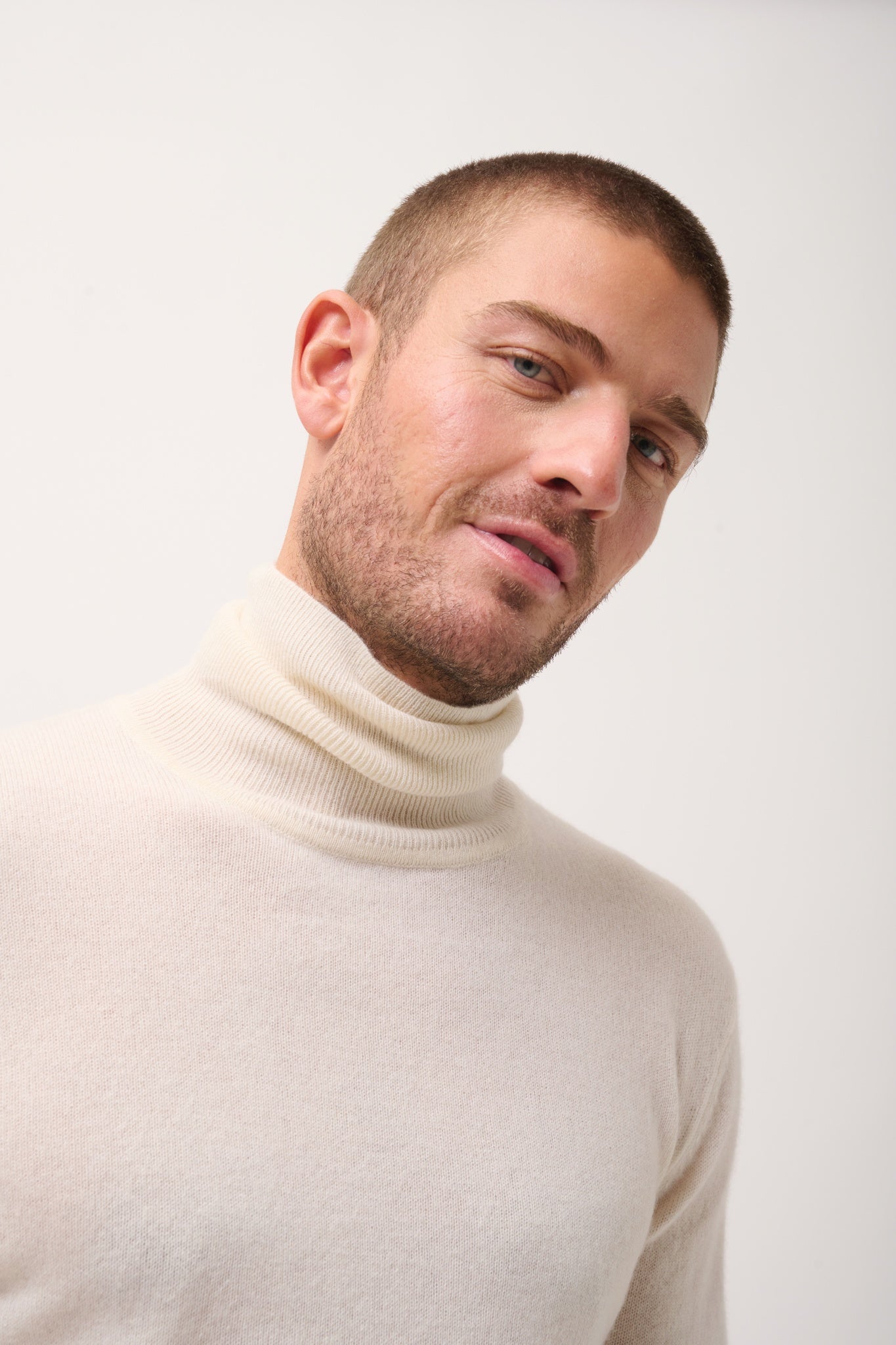 CONNOR snow turtleneck sweater