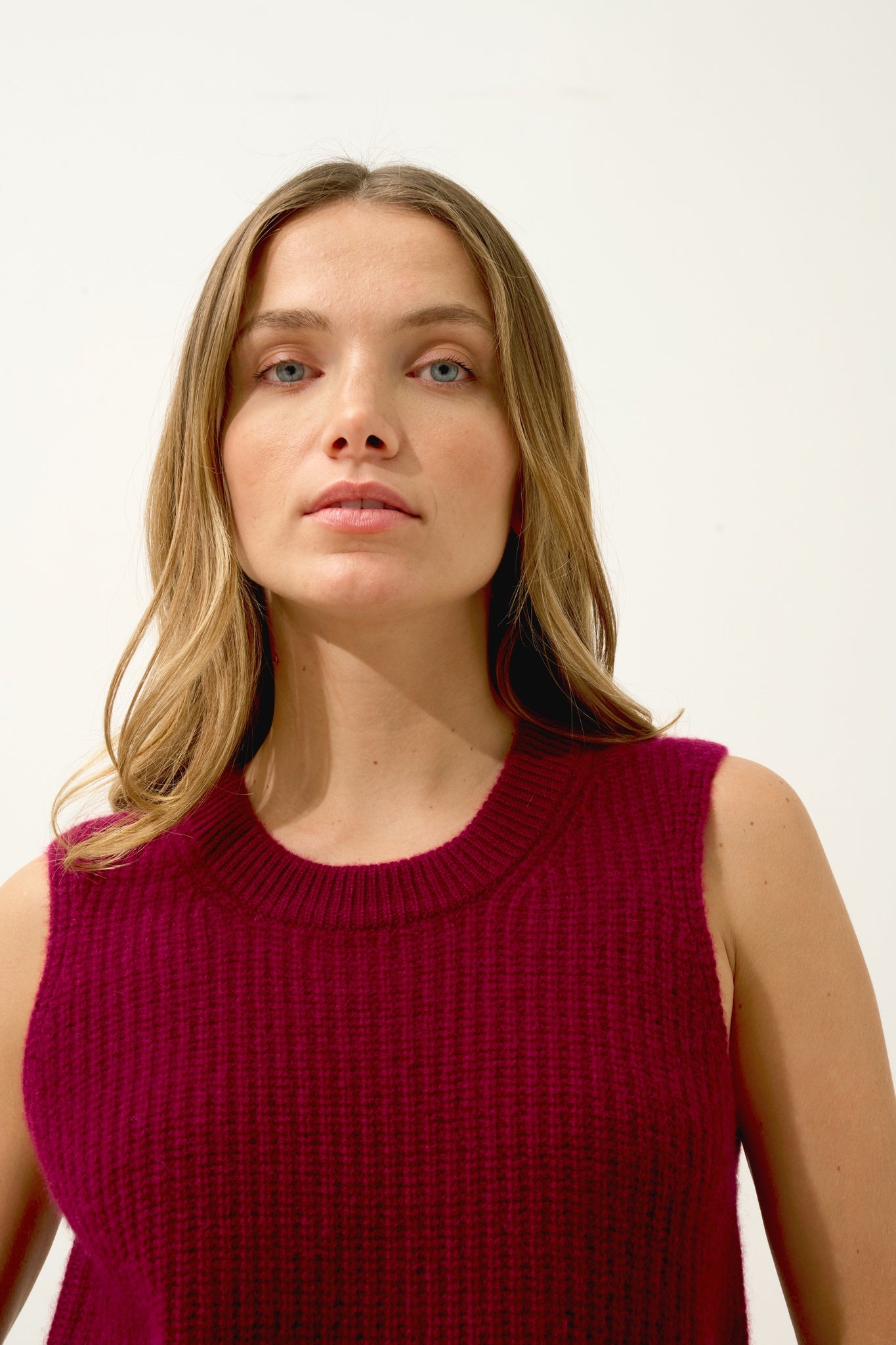 DAMPA burgundy round-neck tank top