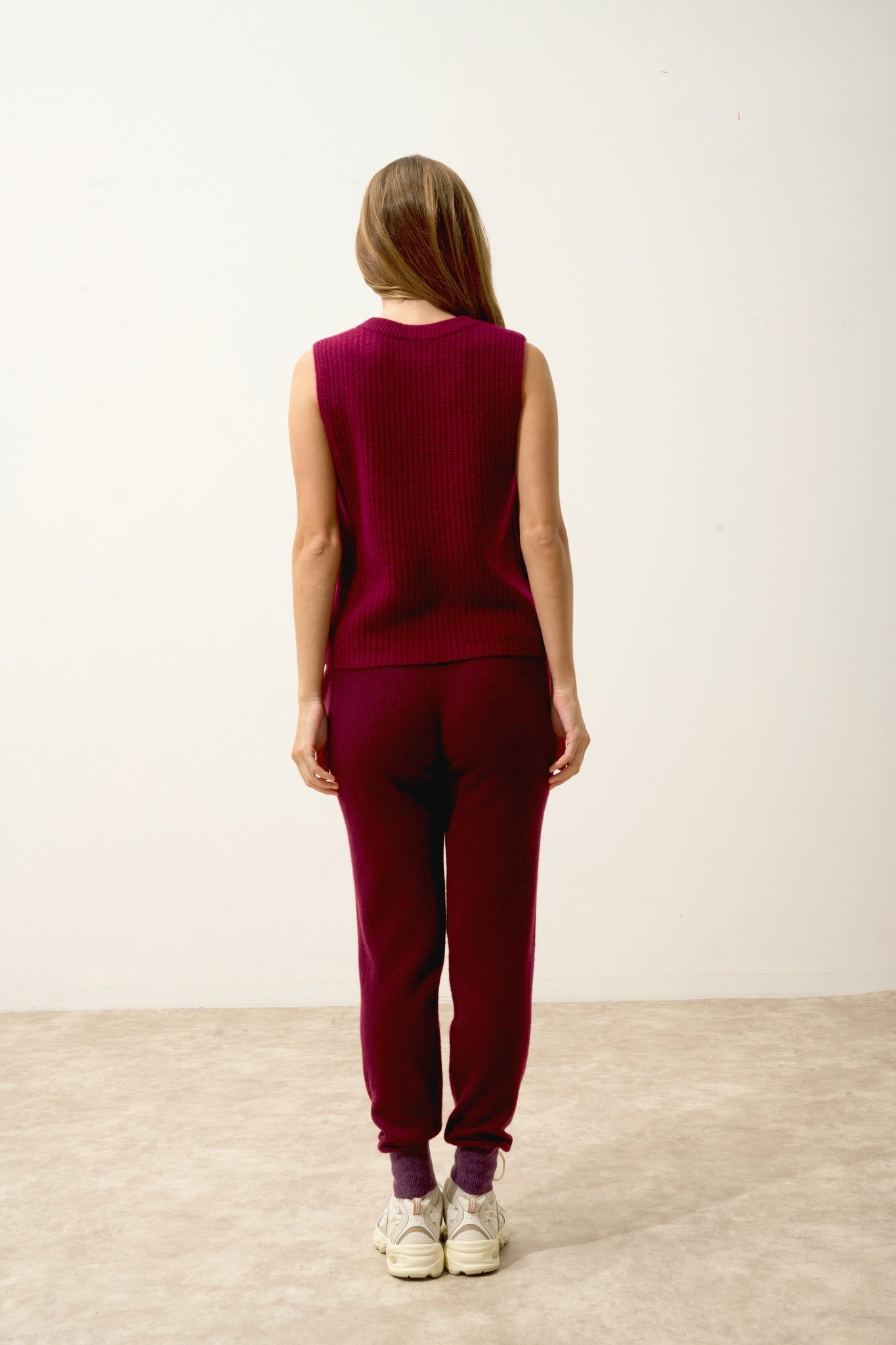 DAMPA burgundy round-neck tank top
