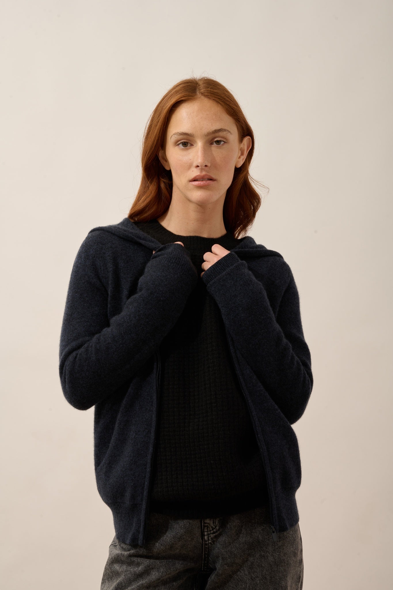 DEBBIE gilet zippé capuche caviar