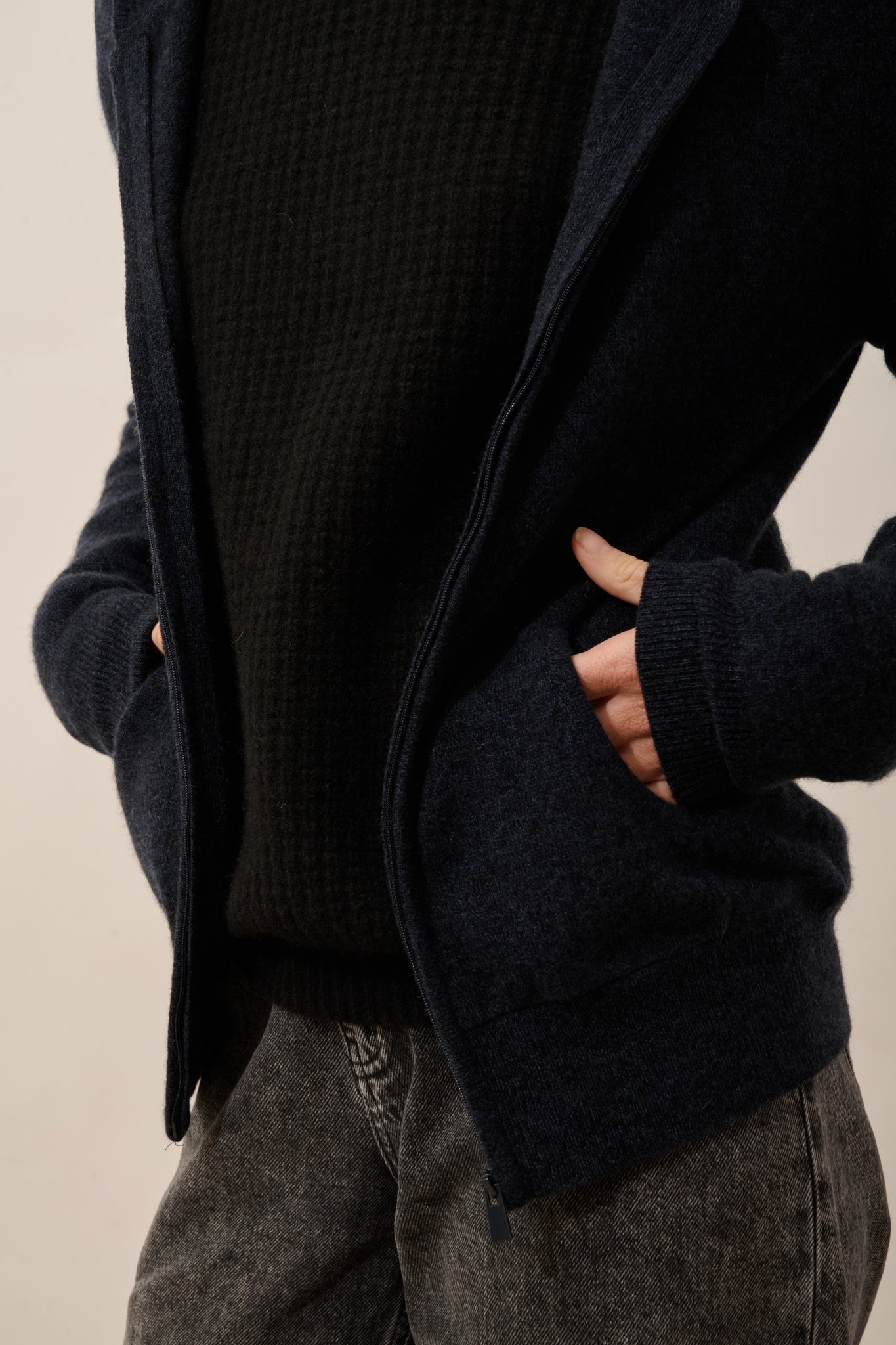 DEBBIE gilet zippé capuche caviar