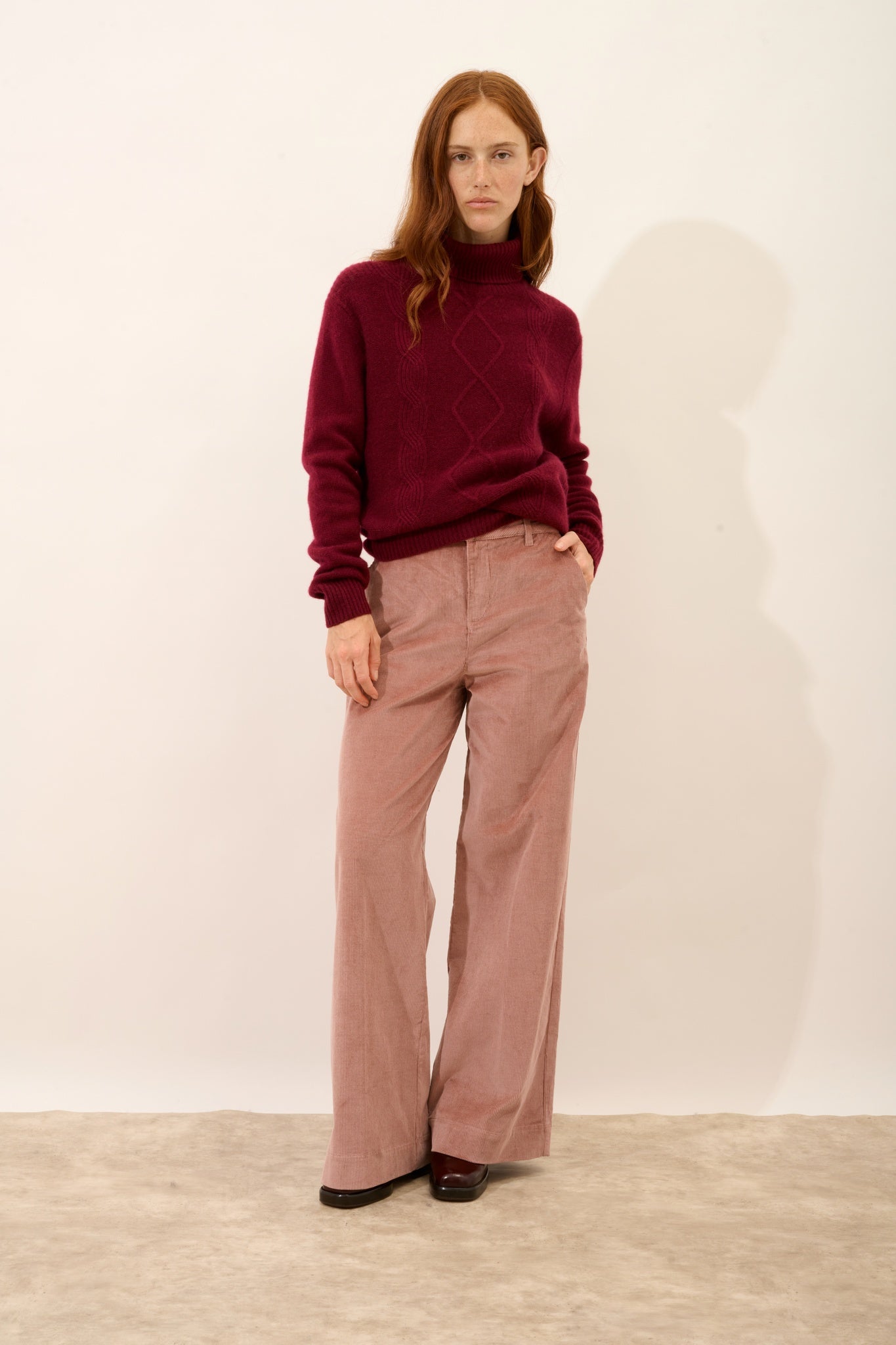 DOLMA pull col roulé bordeaux