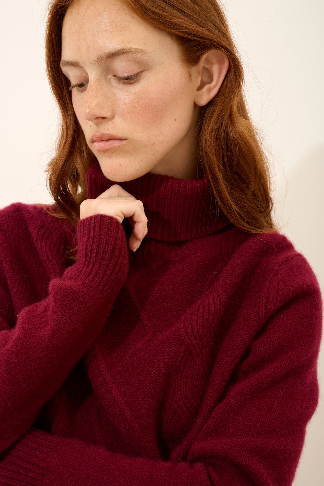 DOLMA pull col roulé bordeaux