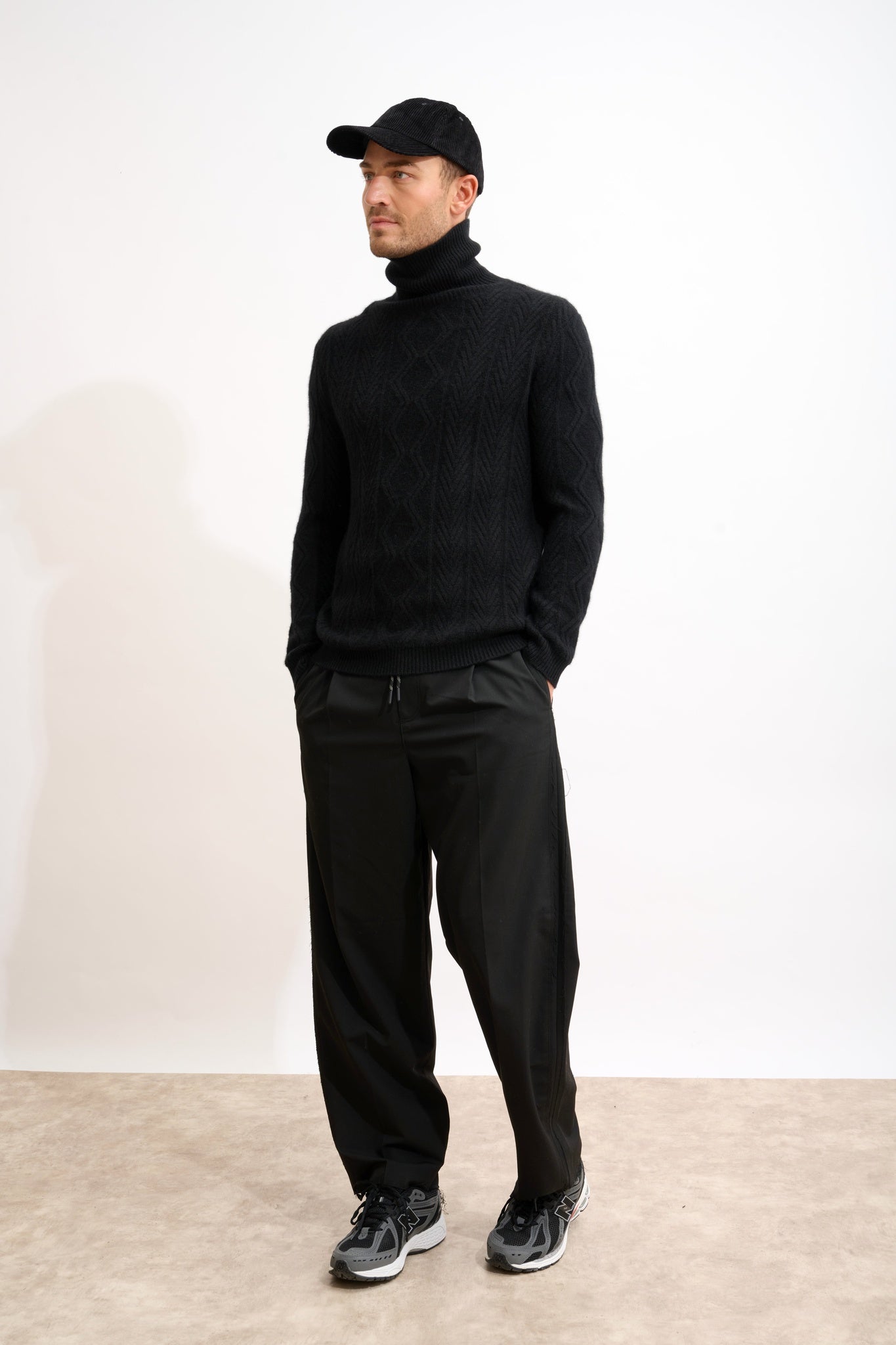 DORJE pull col roulé noir