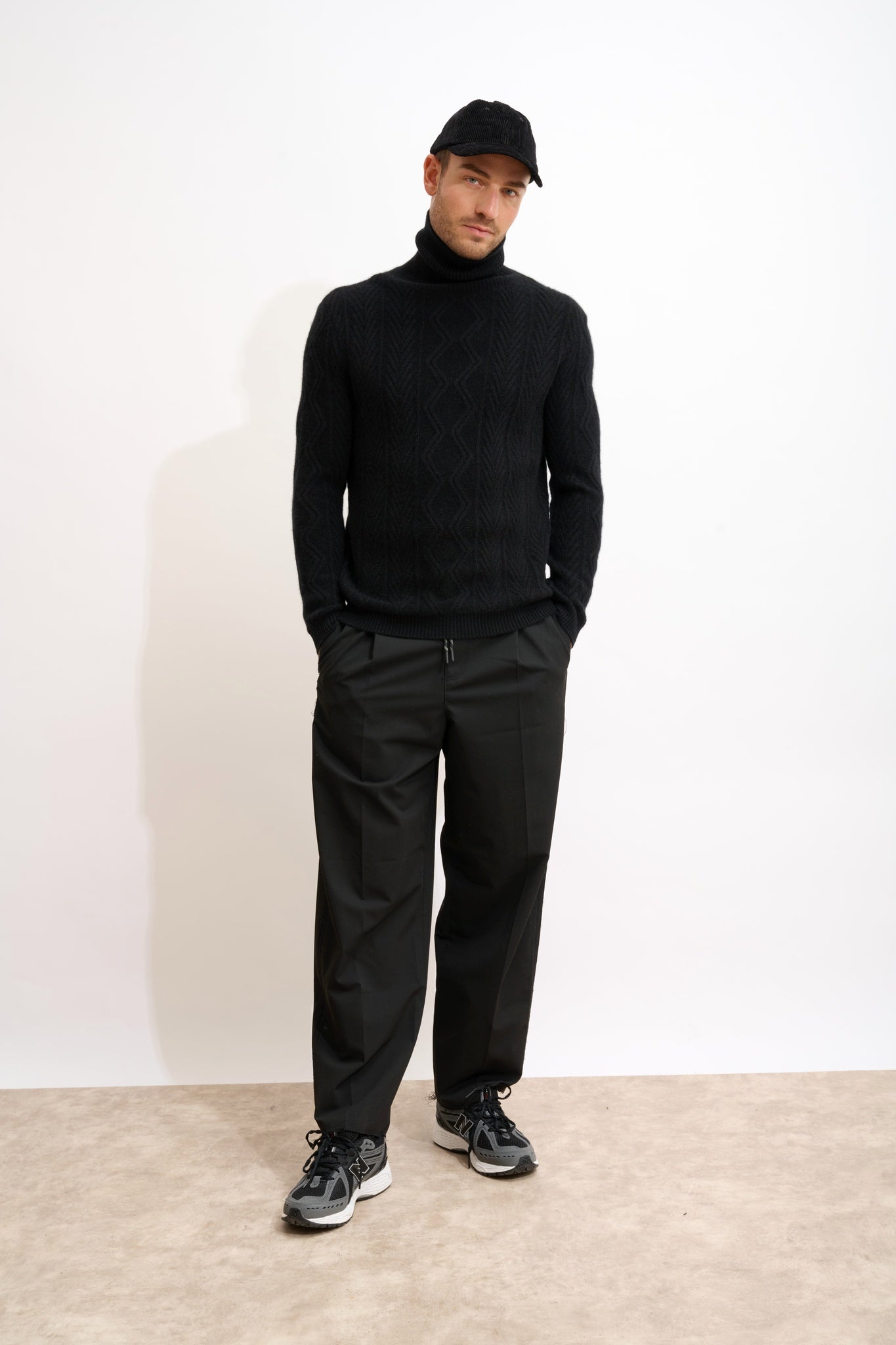 DORJE pull col roulé noir