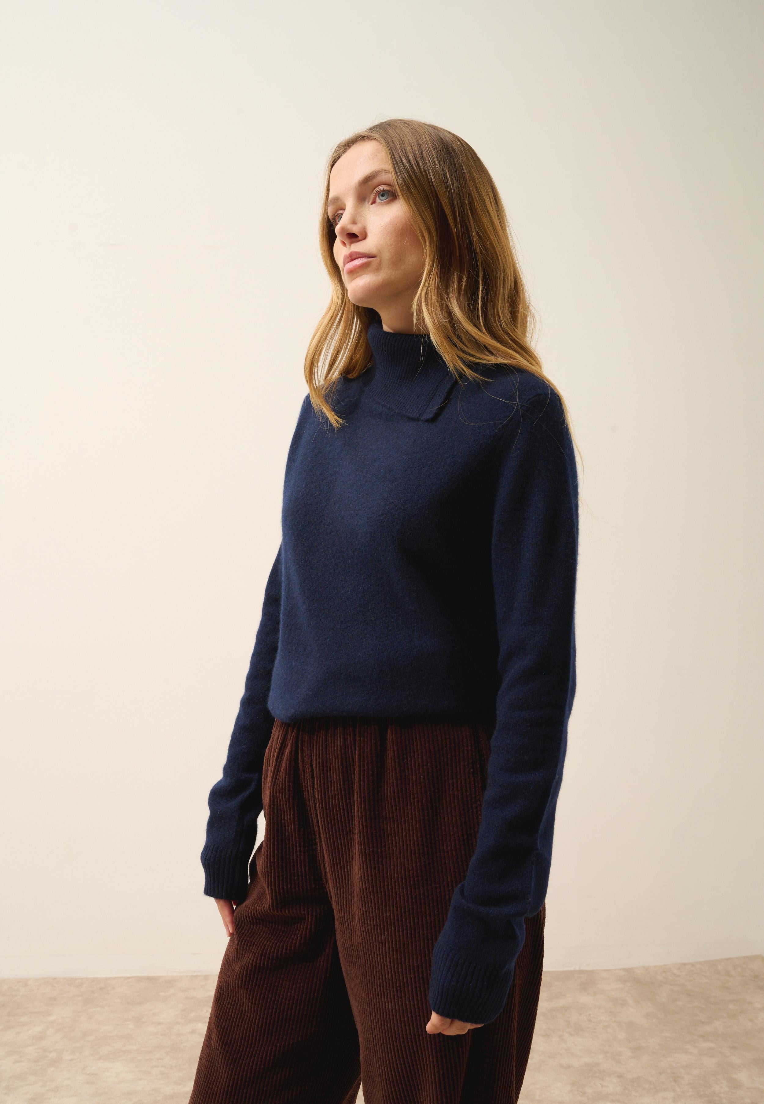 DUNDEE navy turtleneck sweater