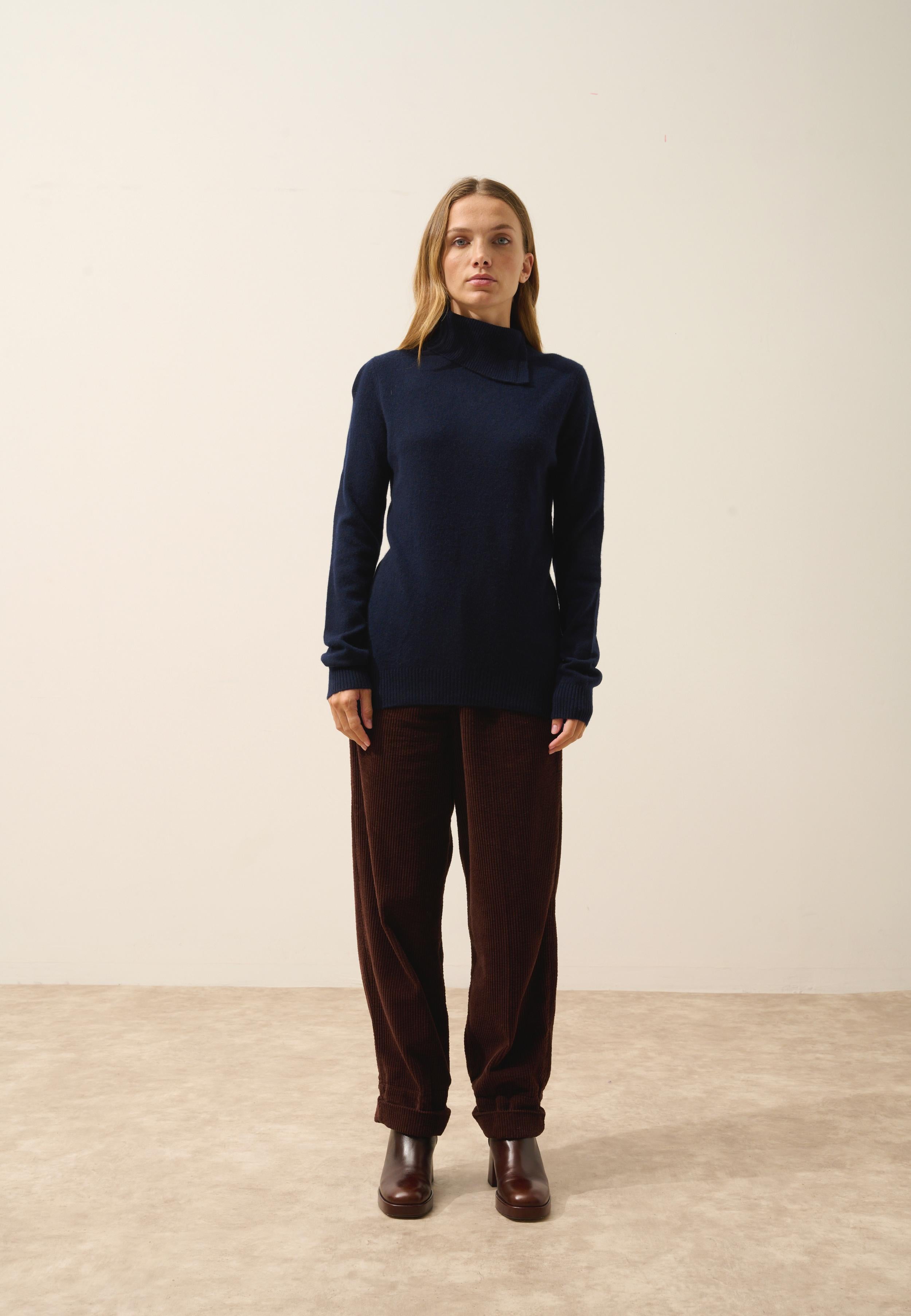 DUNDEE navy turtleneck sweater