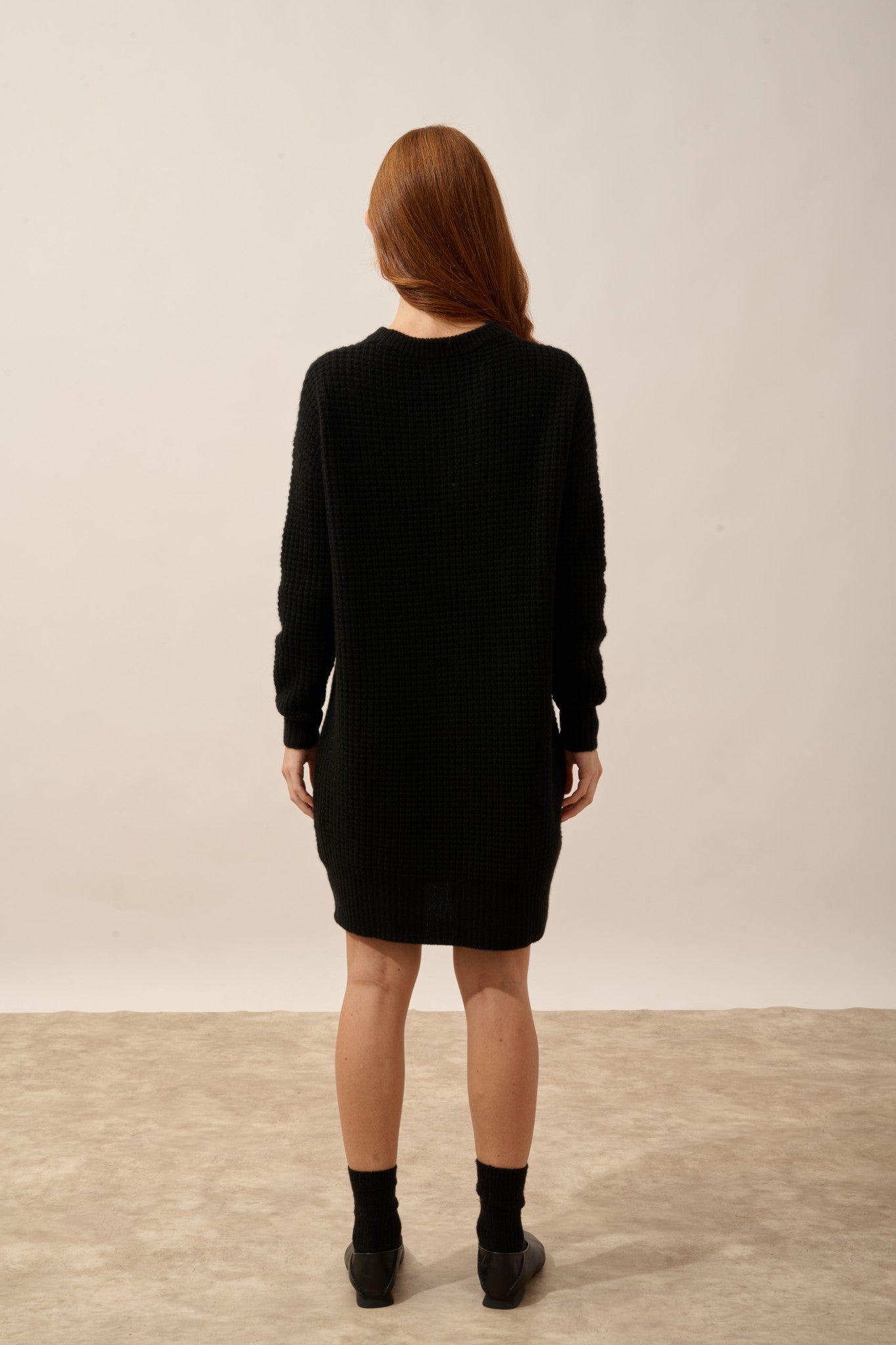 elena robe col rond 6 fils noir