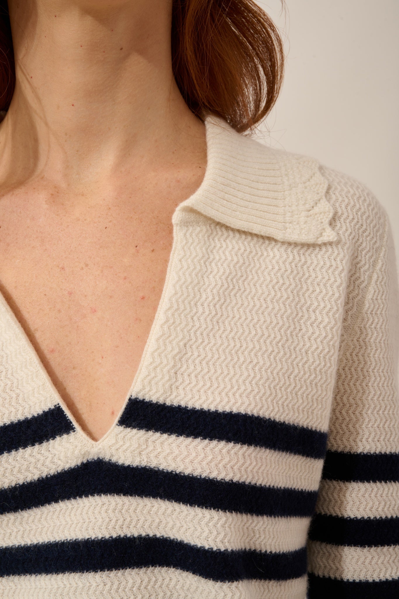 ÉLYANE pull col polo ouvert bi-color navy/ivoire