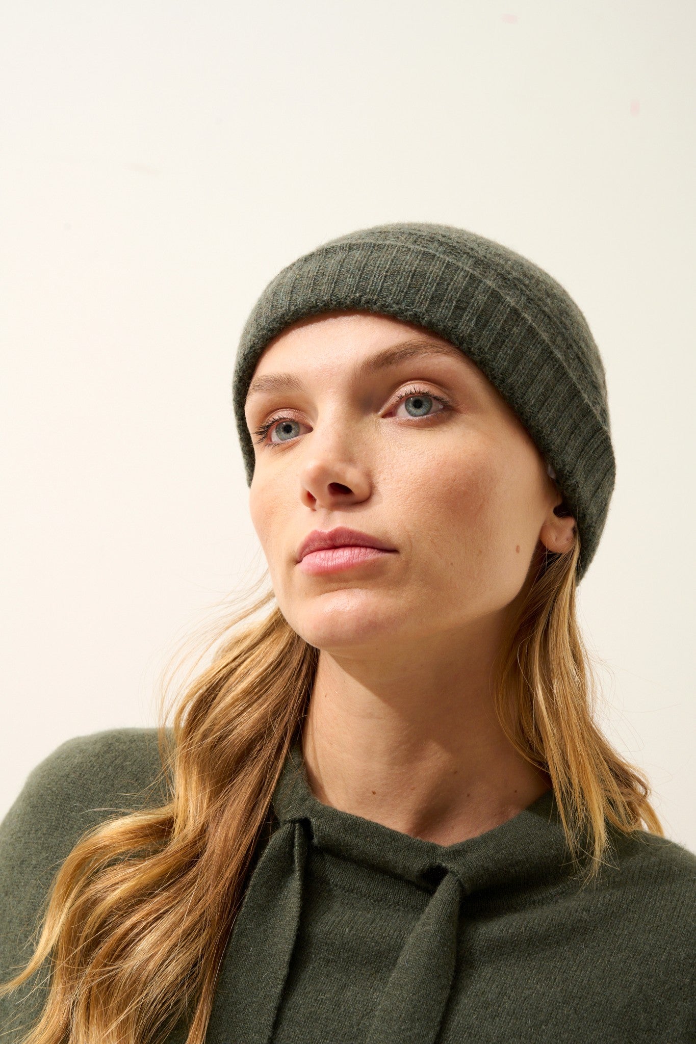 ember bonnet 4 fils kaki chiné 100% cachemire