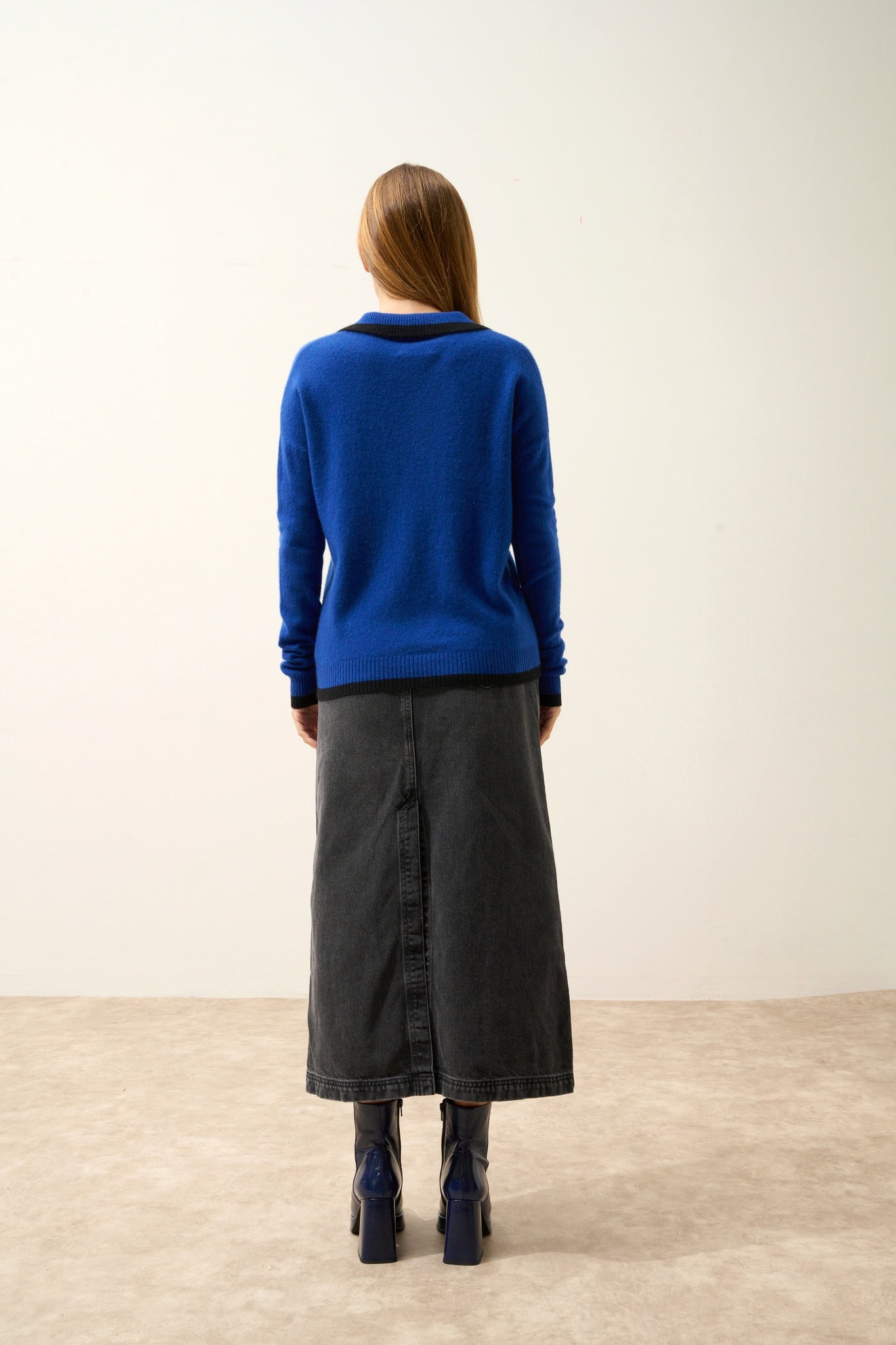 ÉOLIANE polo col v croisé bi-color outremer/noir