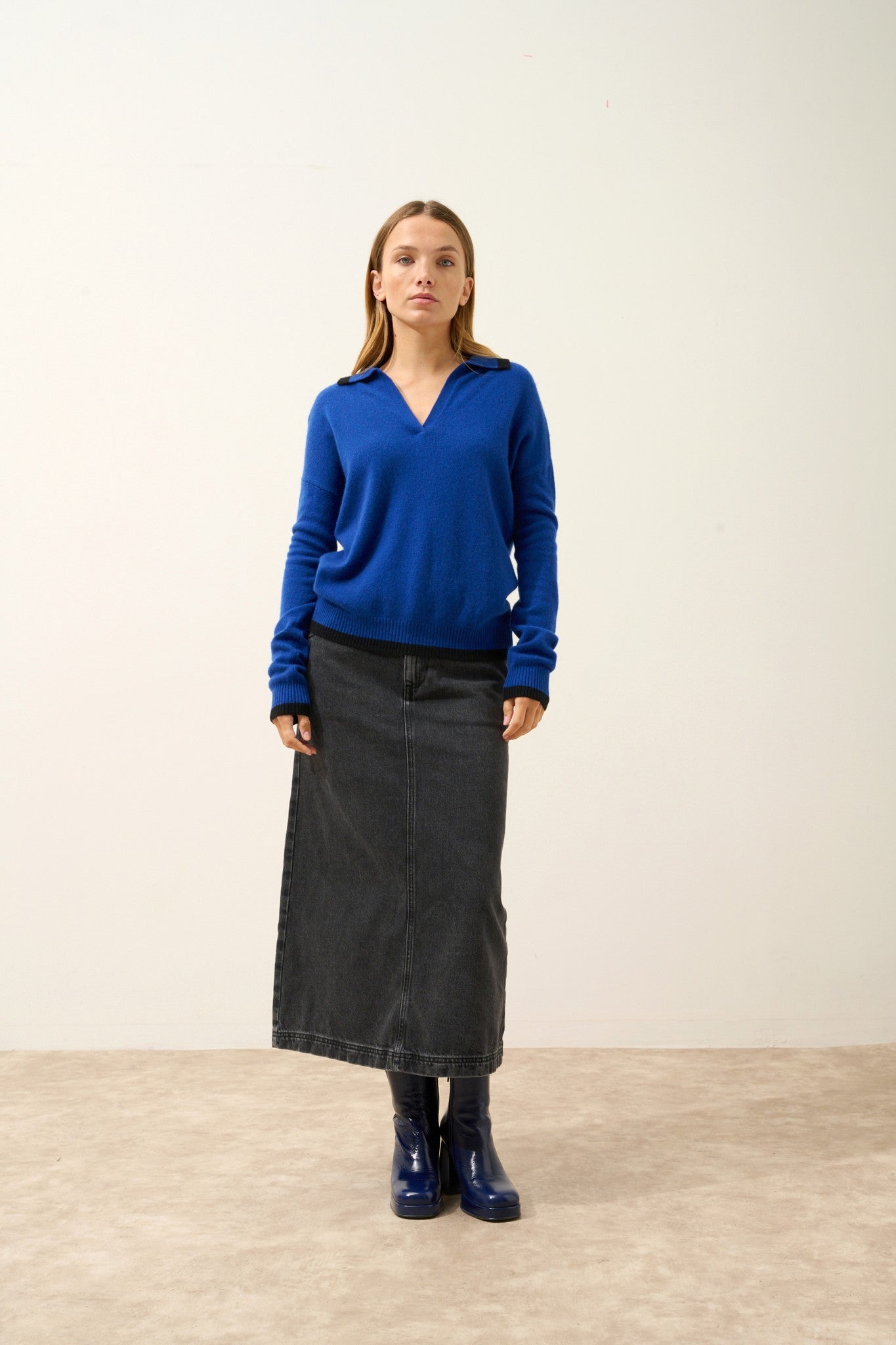 éoliane polo col v croisé bi-color outremer/noir 100% cachemire