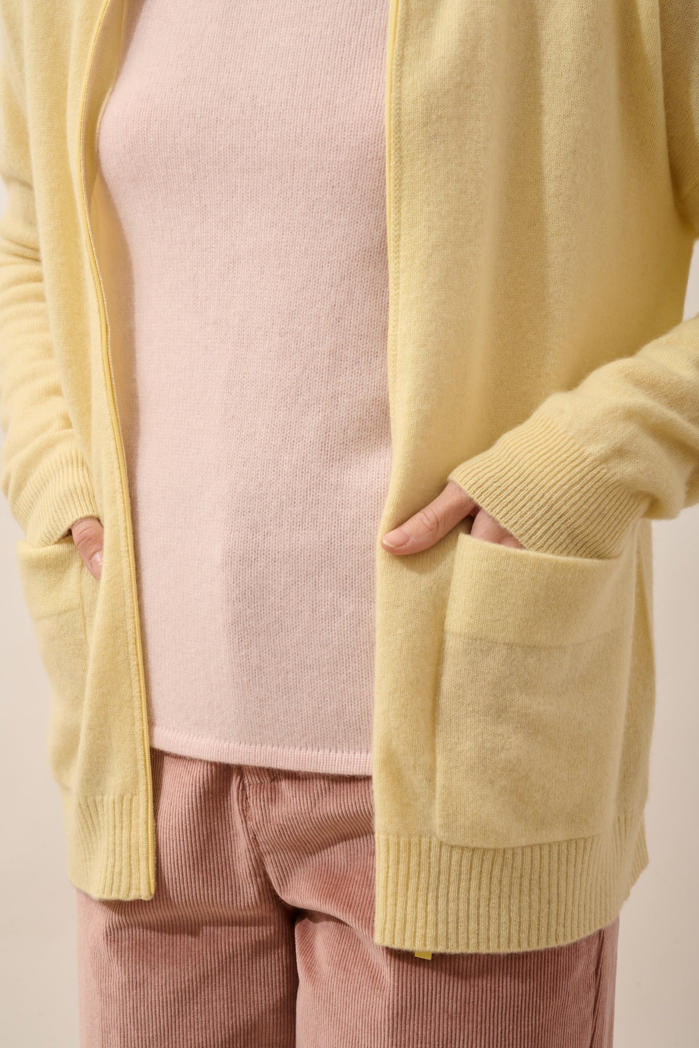 ERVIE gilet zippé col mao limonade