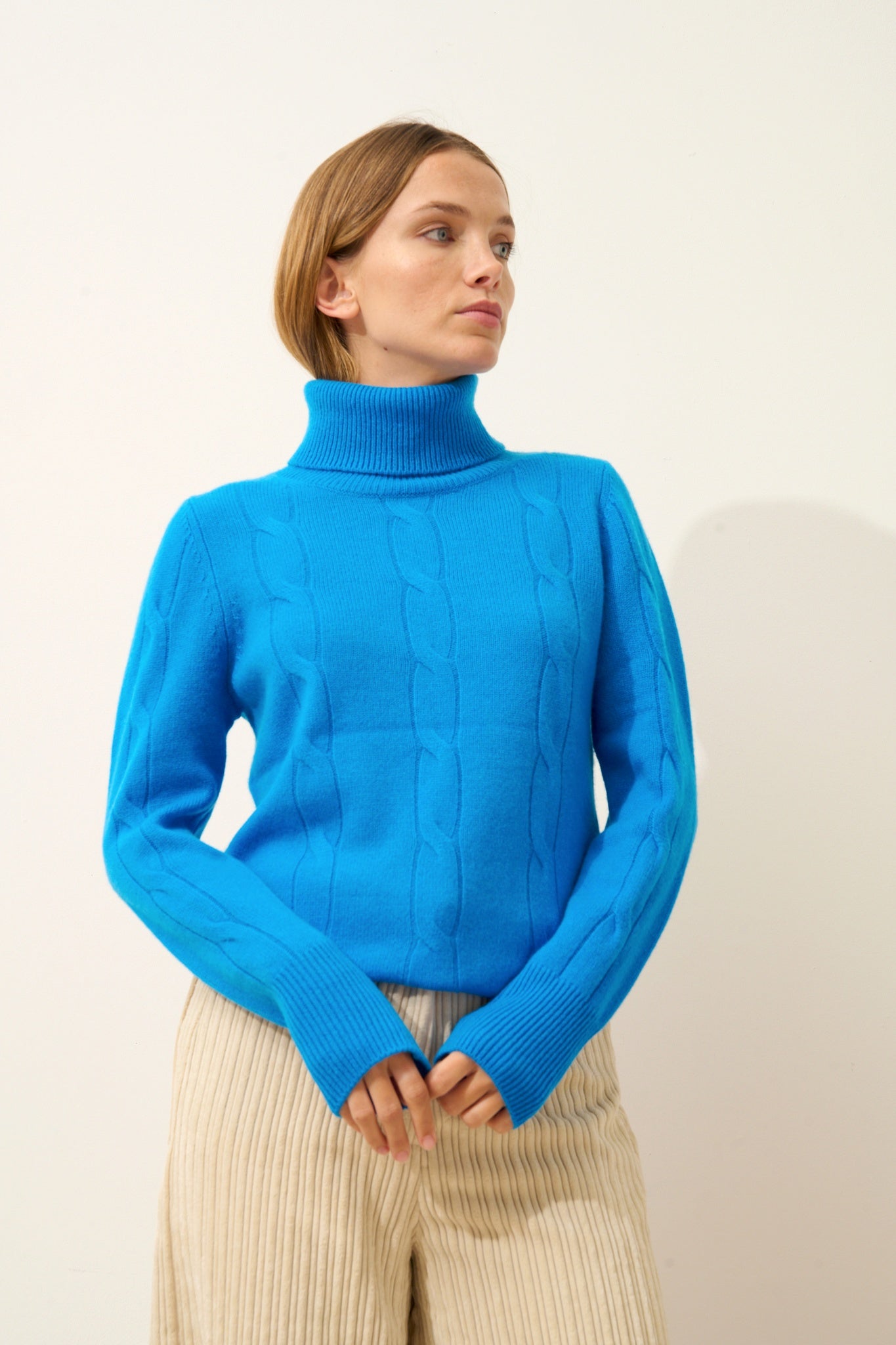 ESTELLE pull col roulé azur