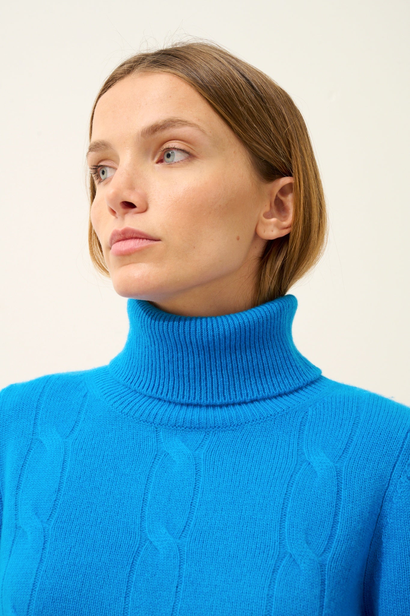 ESTELLE pull col roulé azur