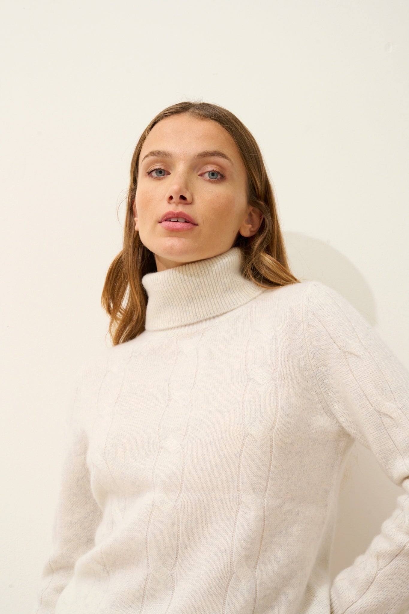 ESTELLE pull col roulé blanc chiné