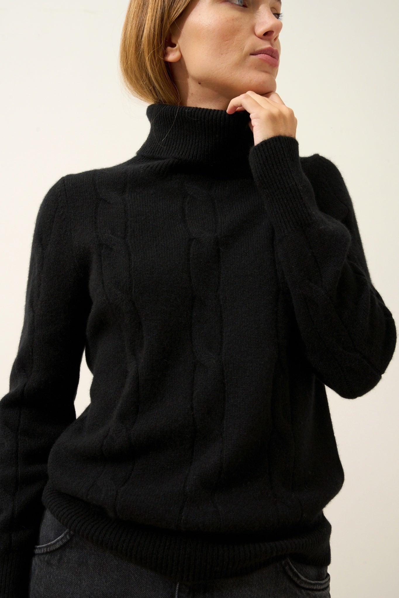 ESTELLE pull col roulé noir
