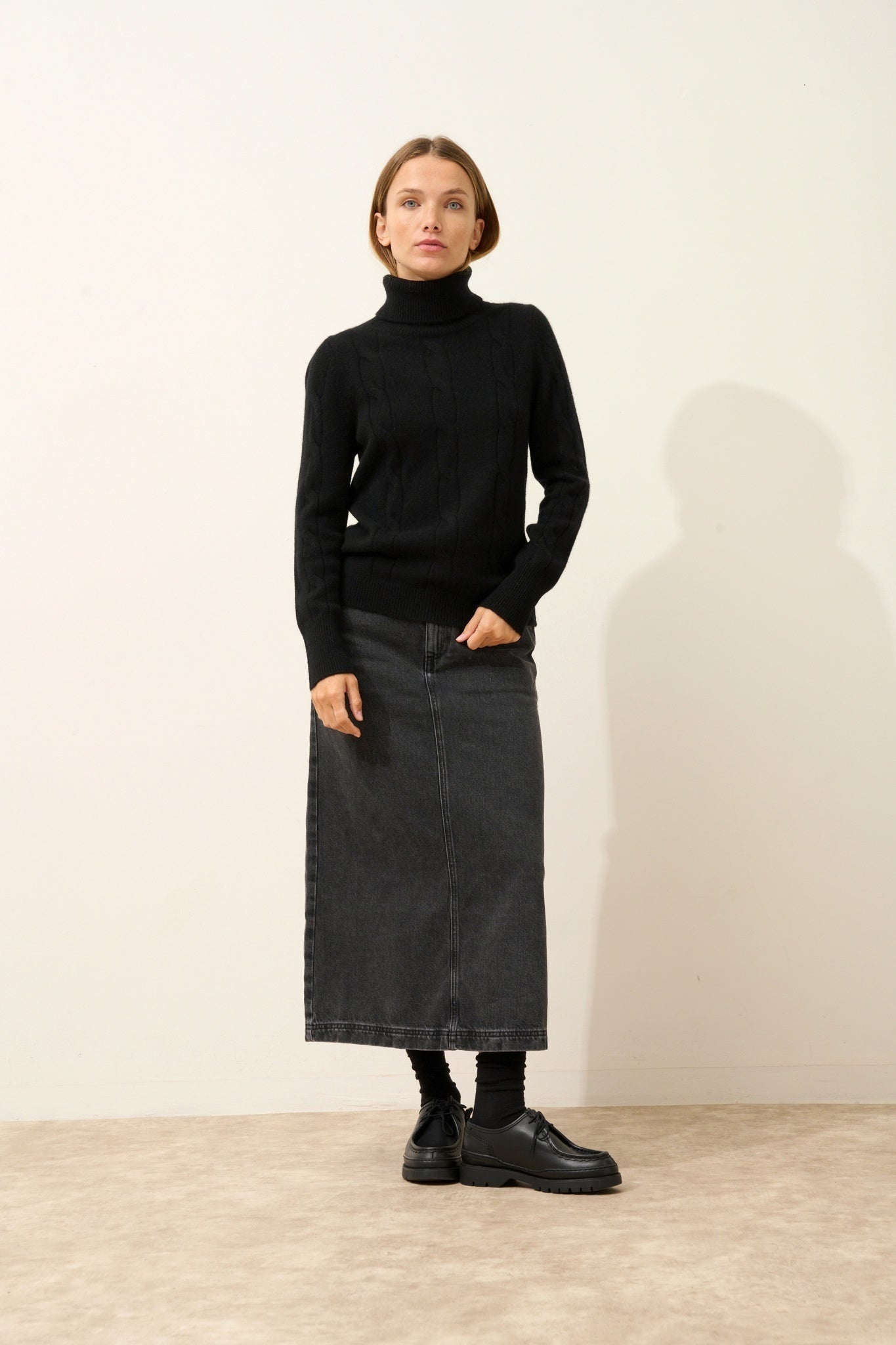 ESTELLE pull col roulé noir