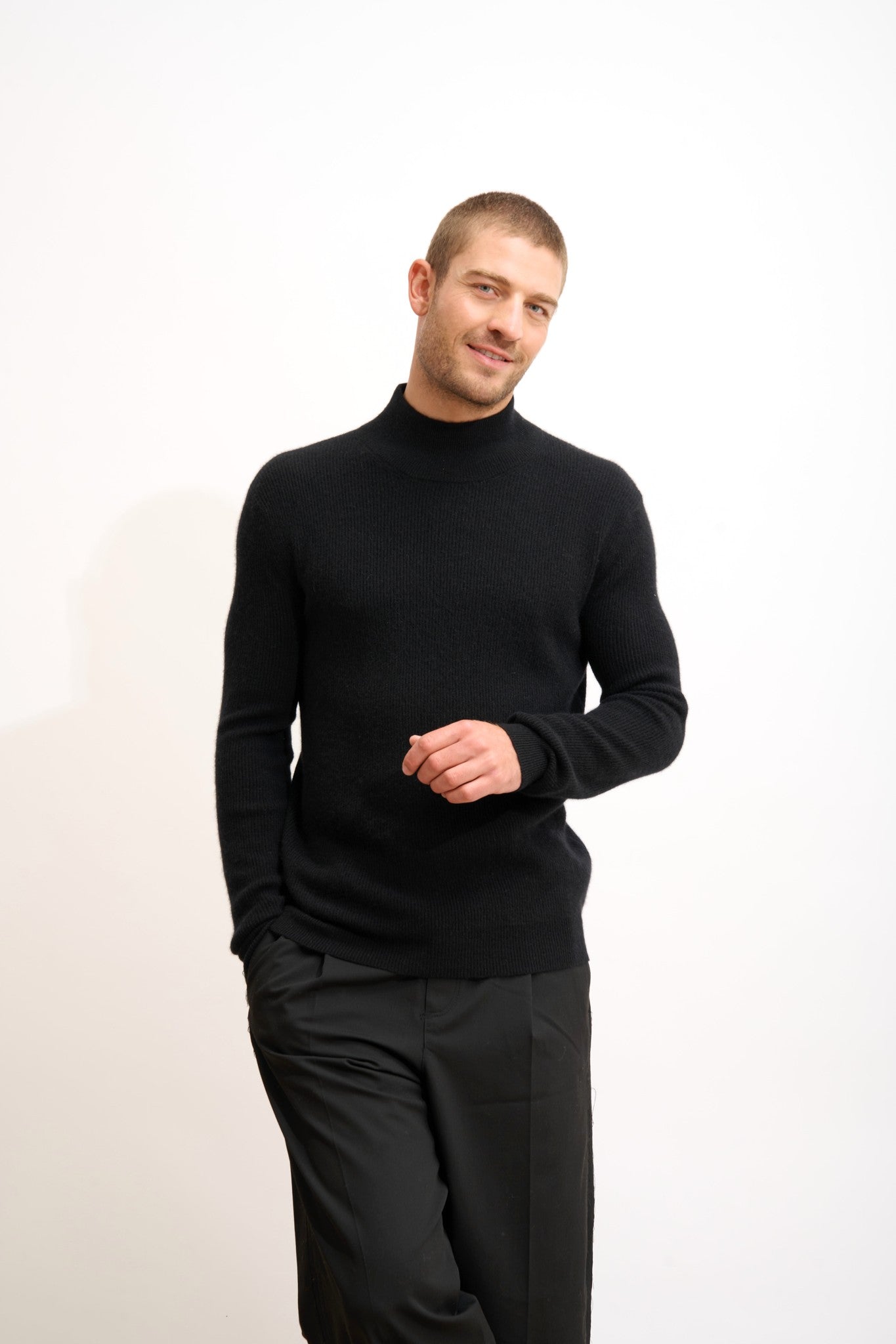 eva pull col montant noir