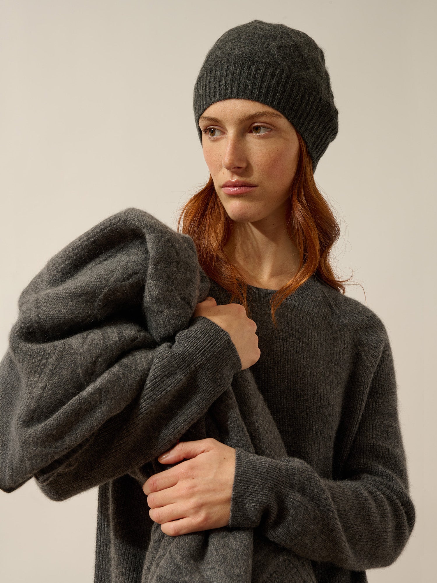 FLAVIA bonnet 6 fils carbone chiné