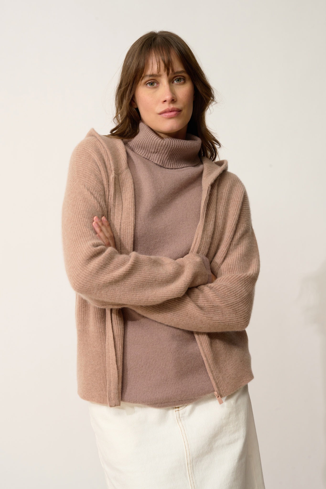 HELGA vest with zipped collar and camel hood