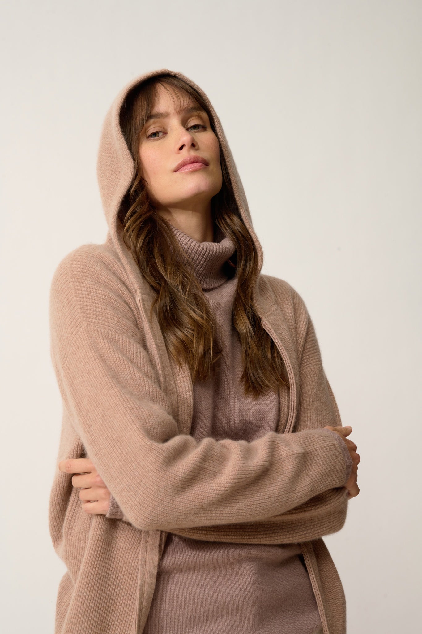 HELGA vest with zipped collar and camel hood