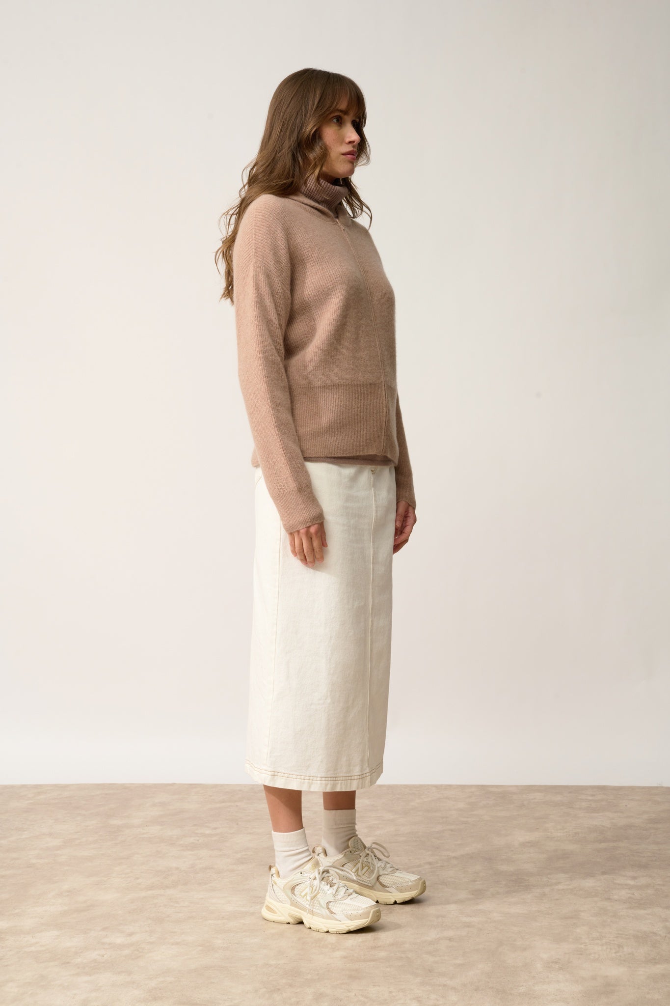 HELGA vest with zipped collar and camel hood