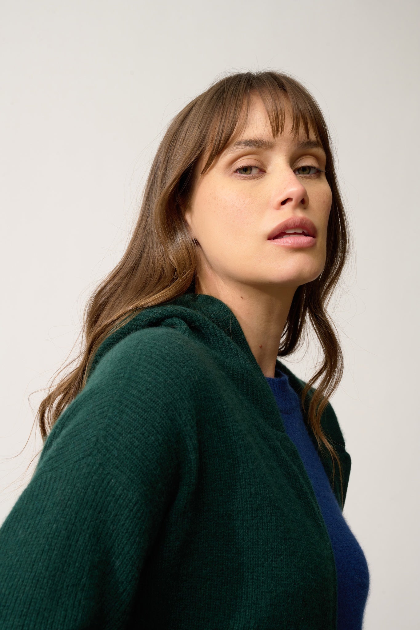 HELGA vest with zipped collar and cypress hood