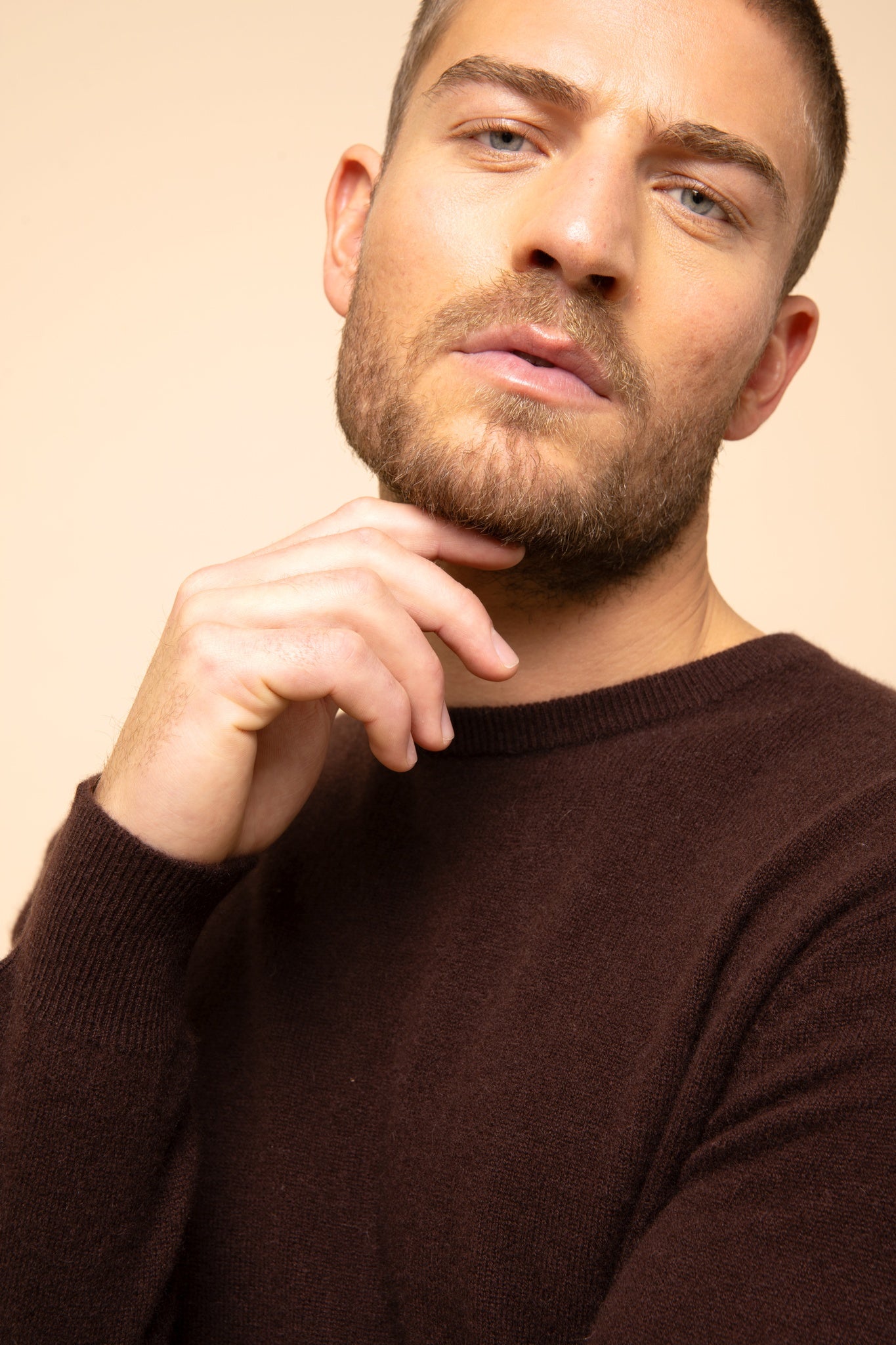 HOWARD round-neck sweater choco