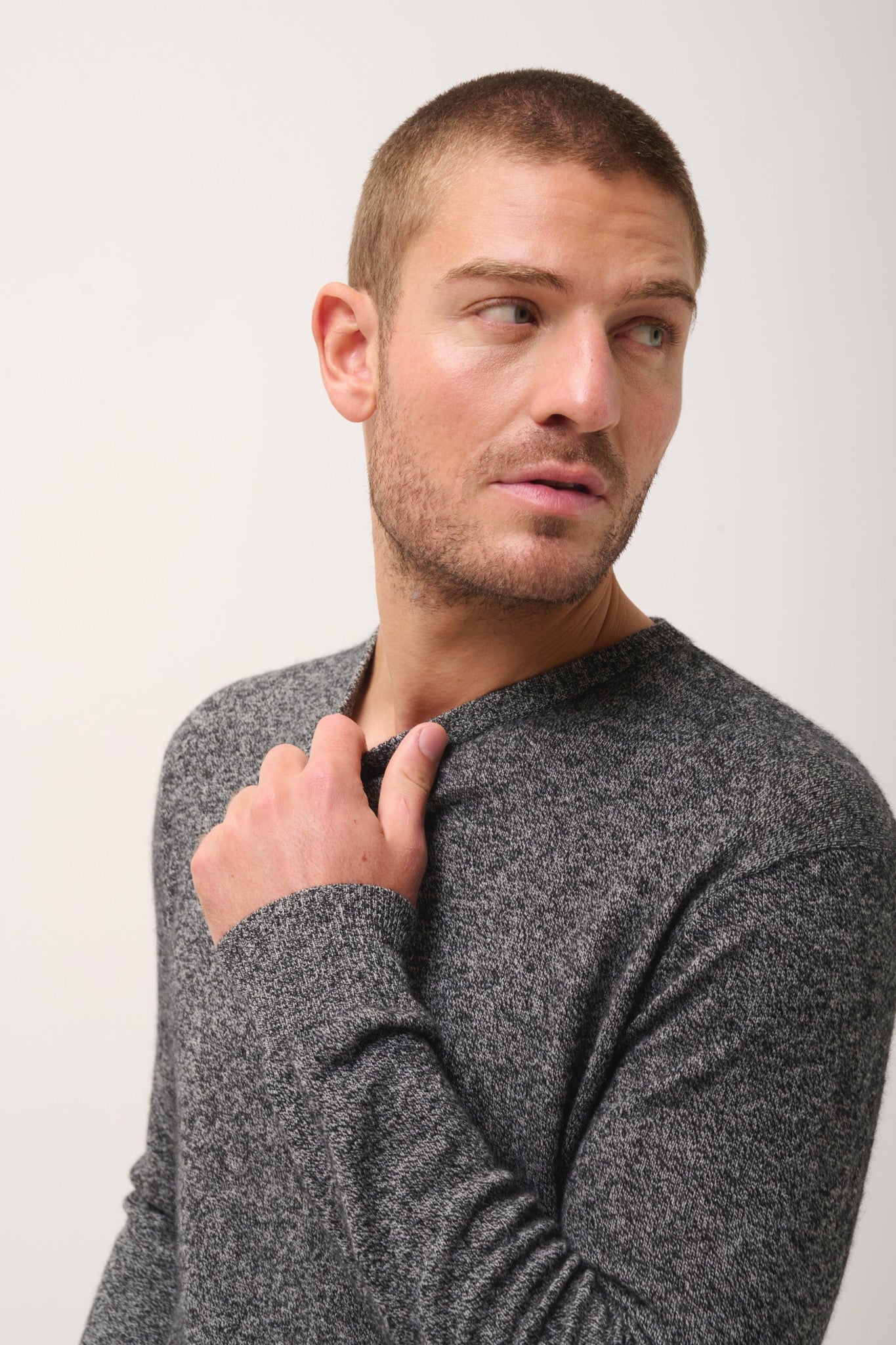 howard pull col rond noir/blanc