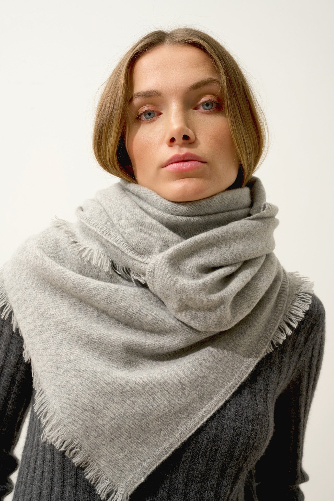 huacho écharpe carrée gris chiné 100% cachemire