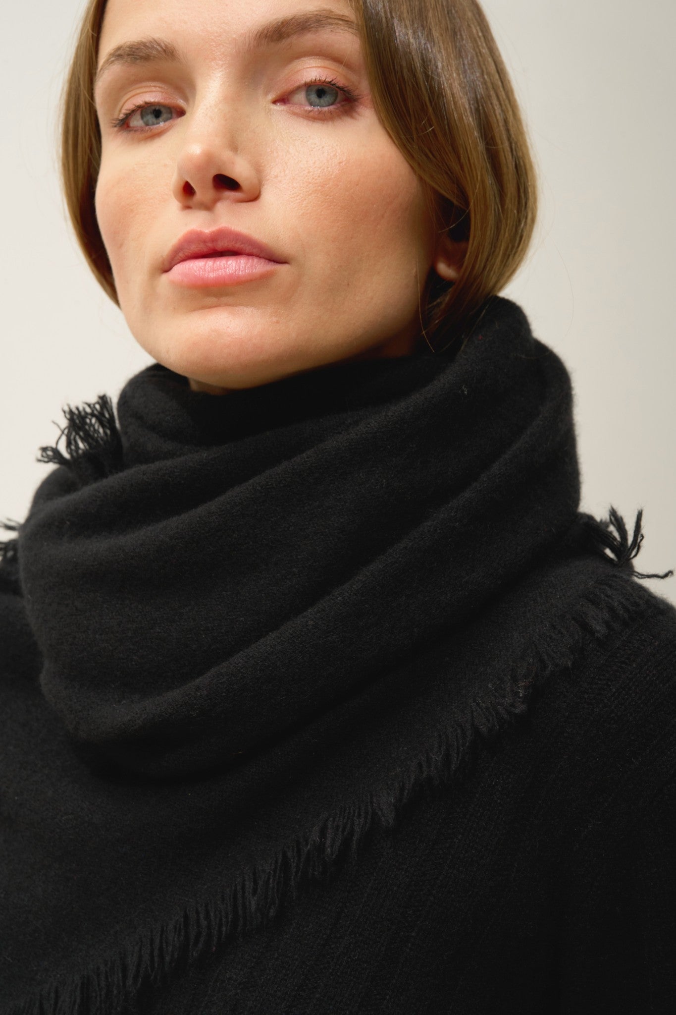 huacho écharpe carrée noir 100% cachemire