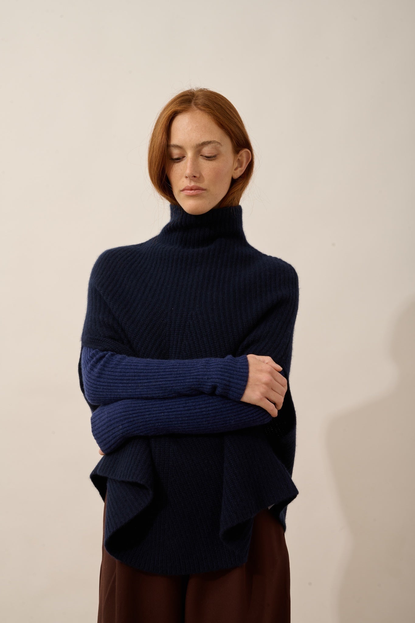 HUARAZ high-neck cape, 6-ply navy