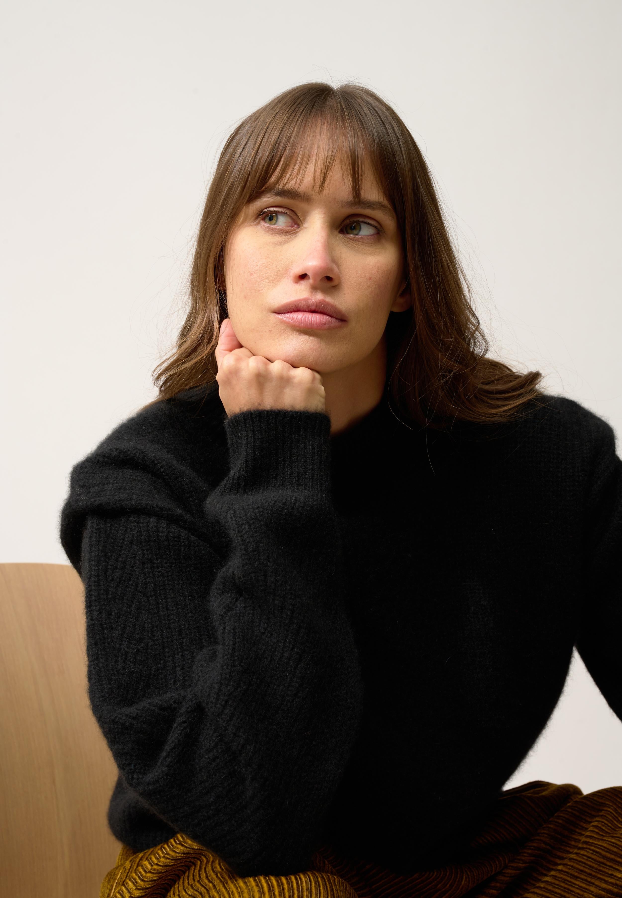 IQUITOS high neck sweater black