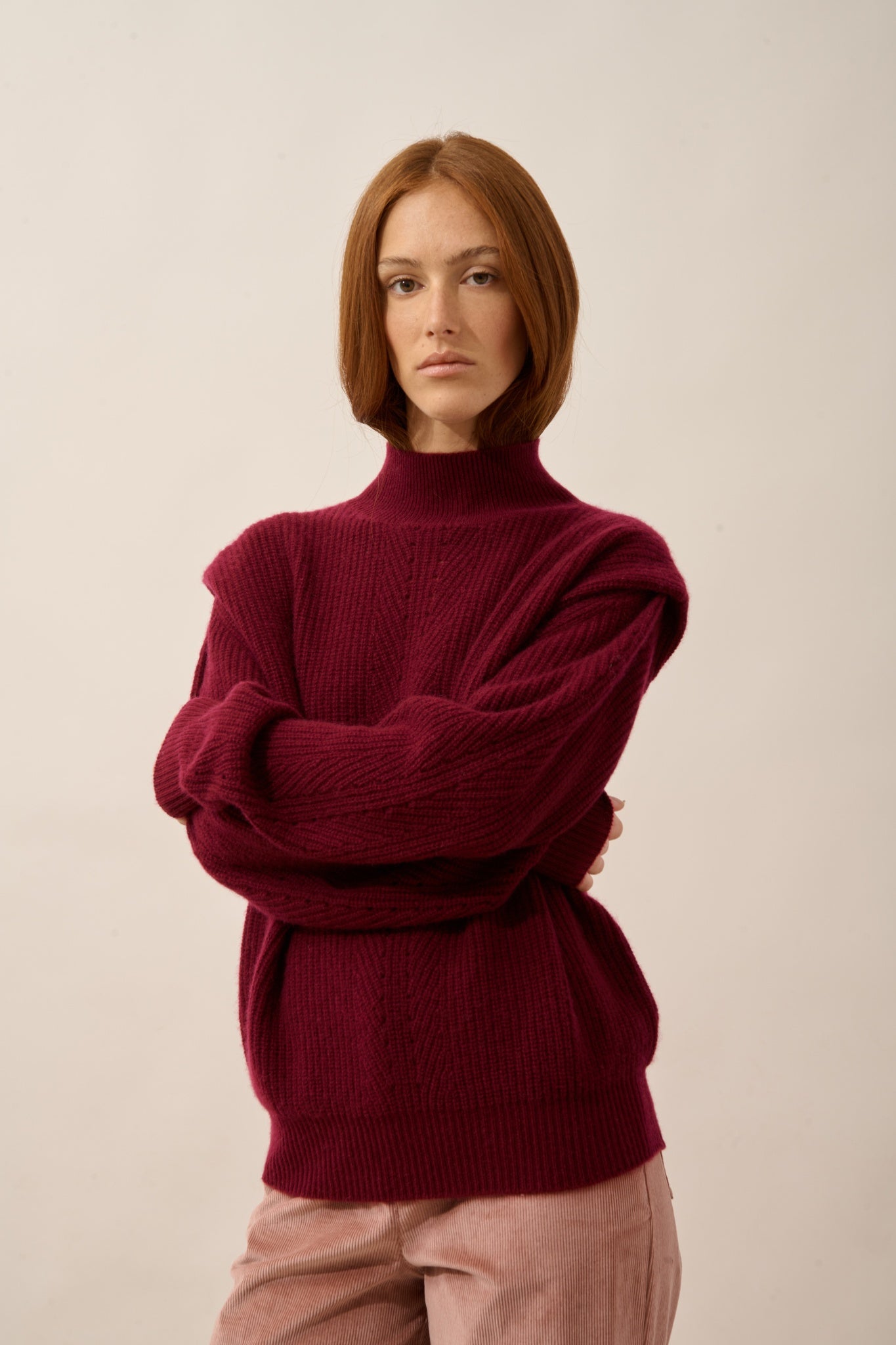 IQUITOS pull col montant plis épaules 4 fils bordeaux