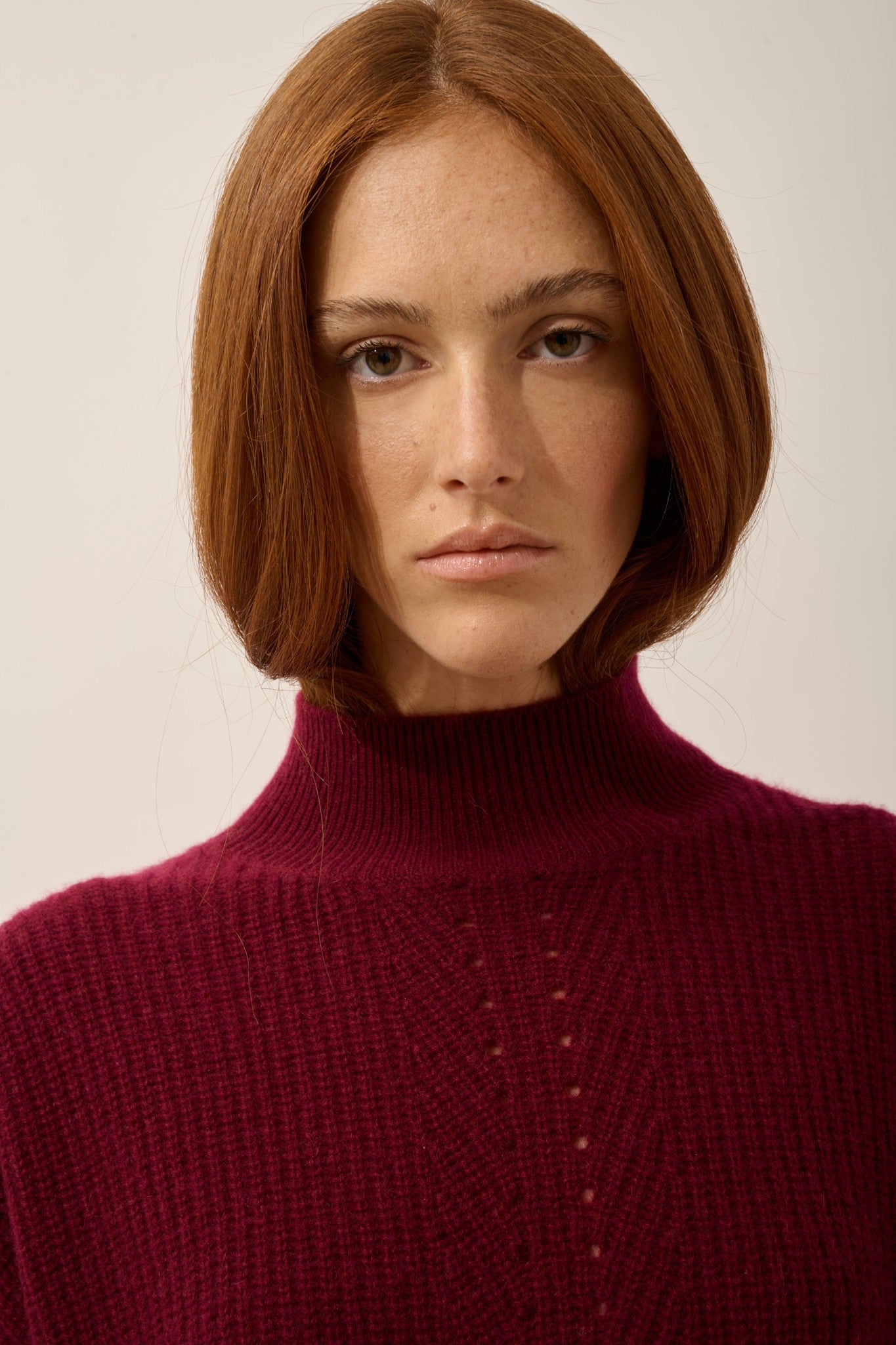 Iquitos pullover with high collar, pleated shoulders, 4-ply burgundy