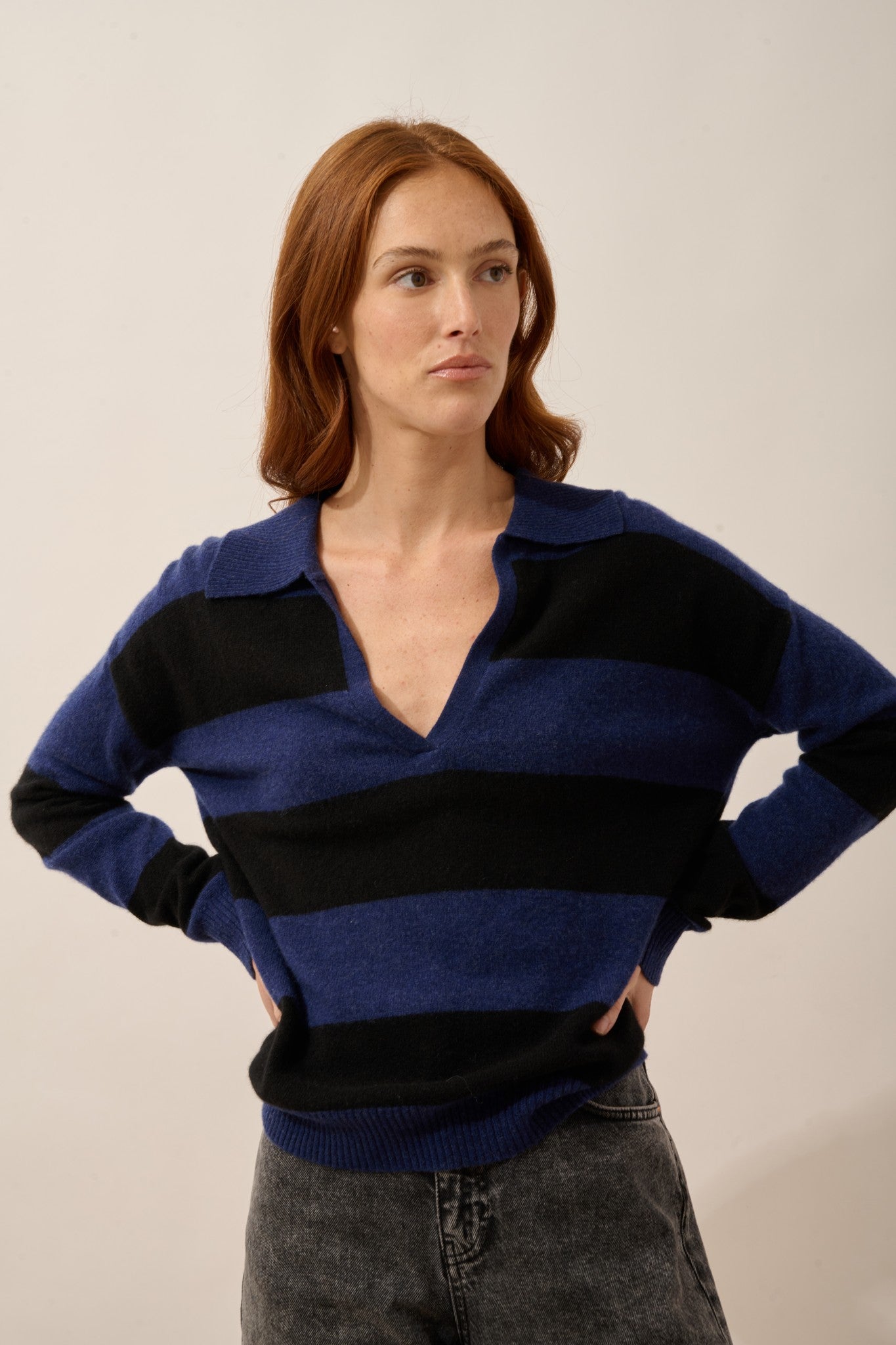 ivana polo col v croisé bi-color bleu nuit/noir