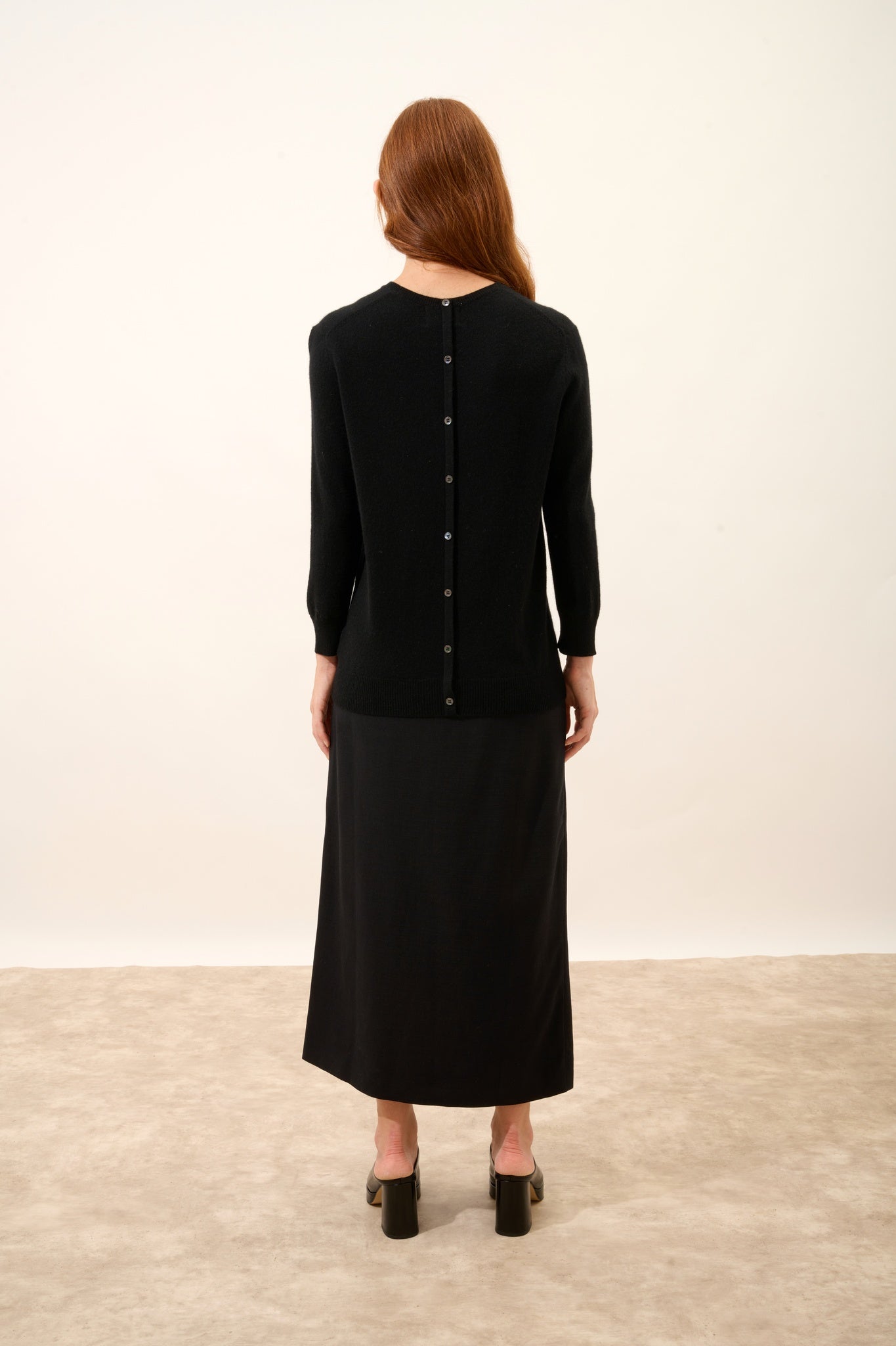 JANICE black round-neck sweater