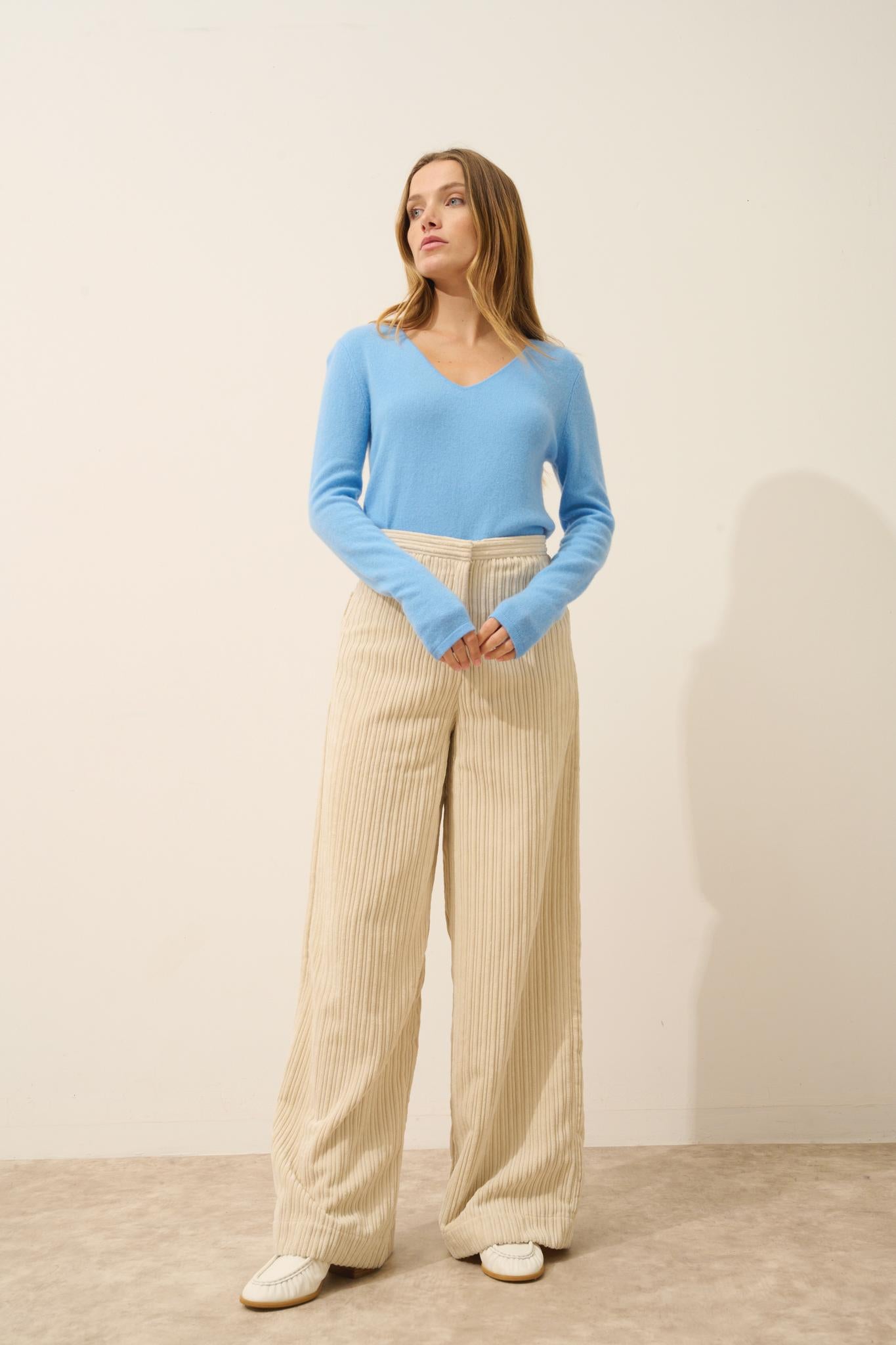 JOAN v-neck sweater baby blue