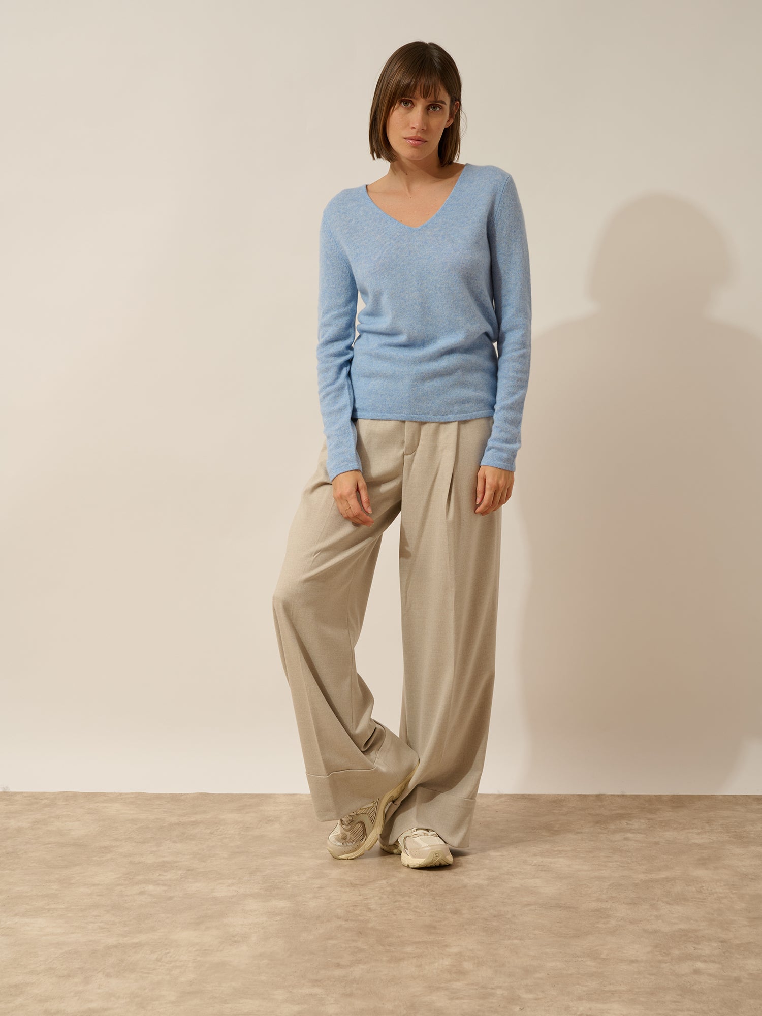 JOAN pull col v bleu ciel chiné