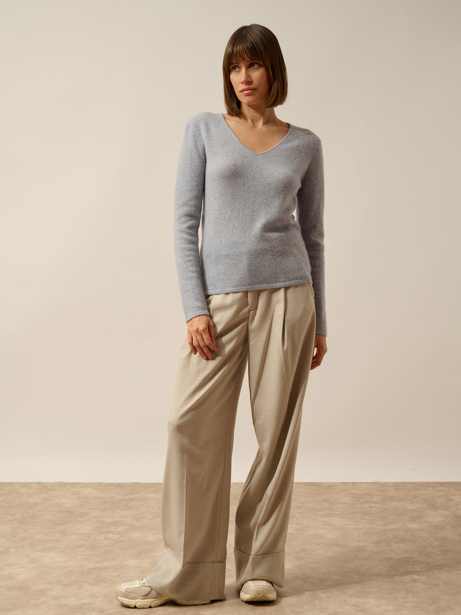 JOAN pull col v bleu ivoire