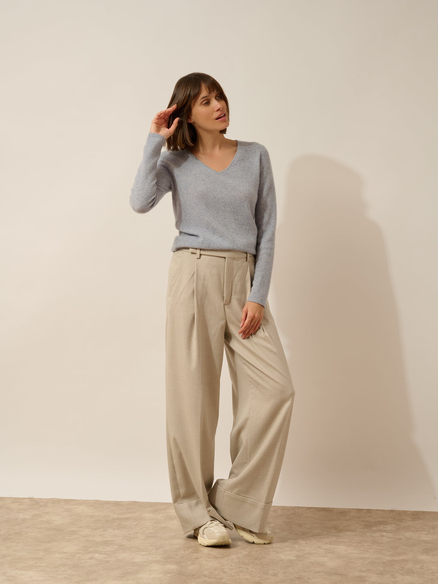 JOAN pull col v bleu ivoire