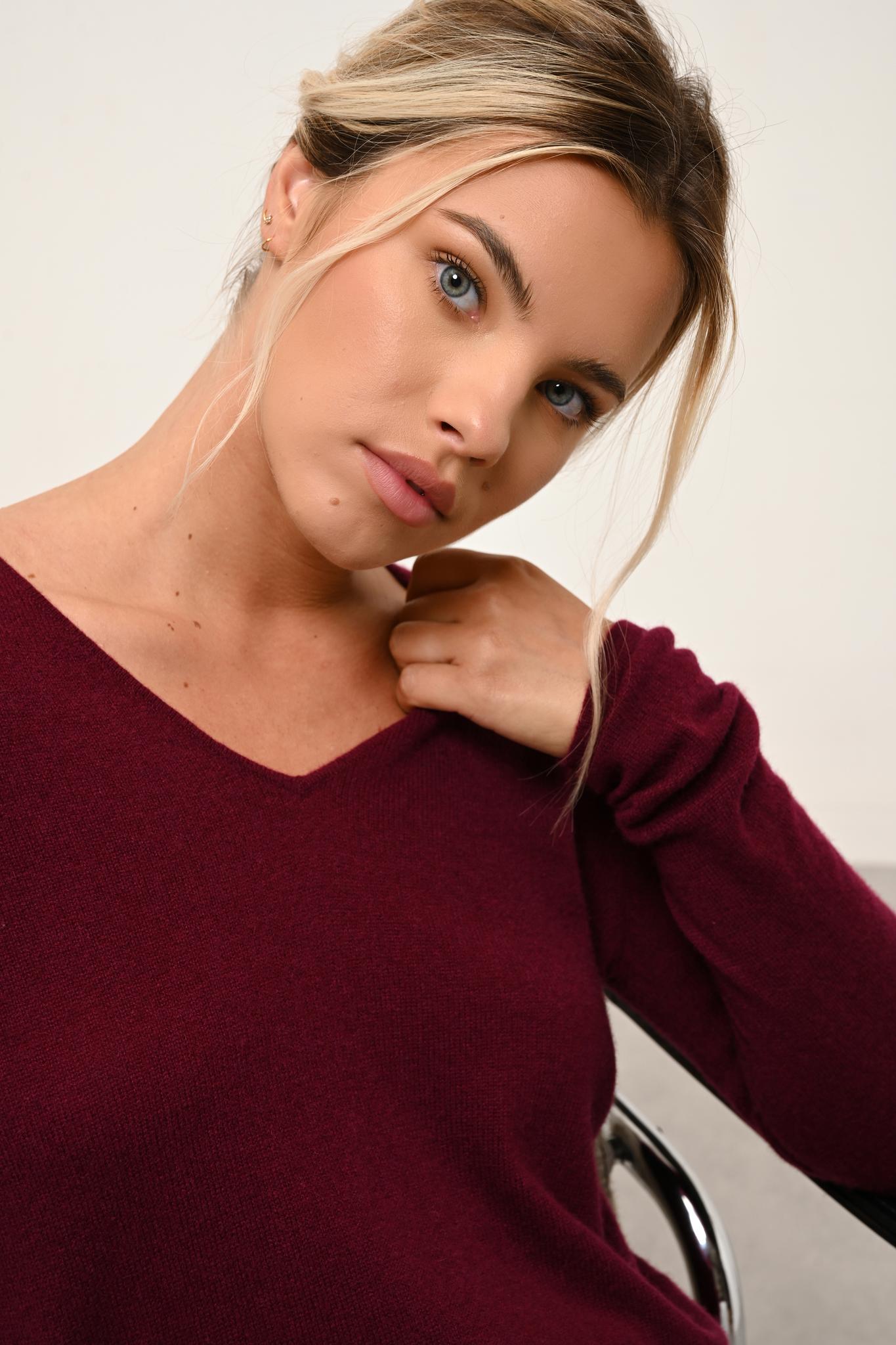 JOAN burgundy v-neck sweater