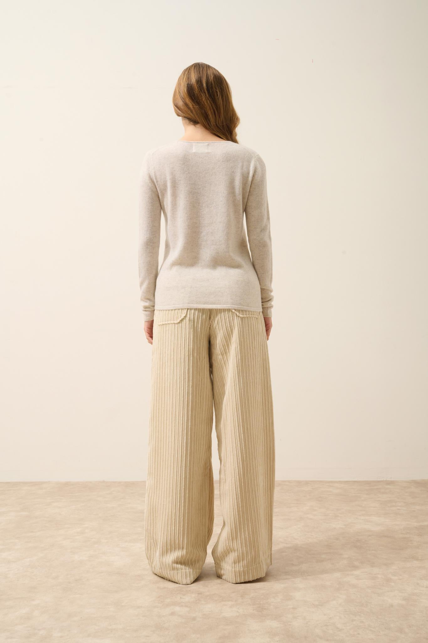 JOAN pearl grey v-neck sweater