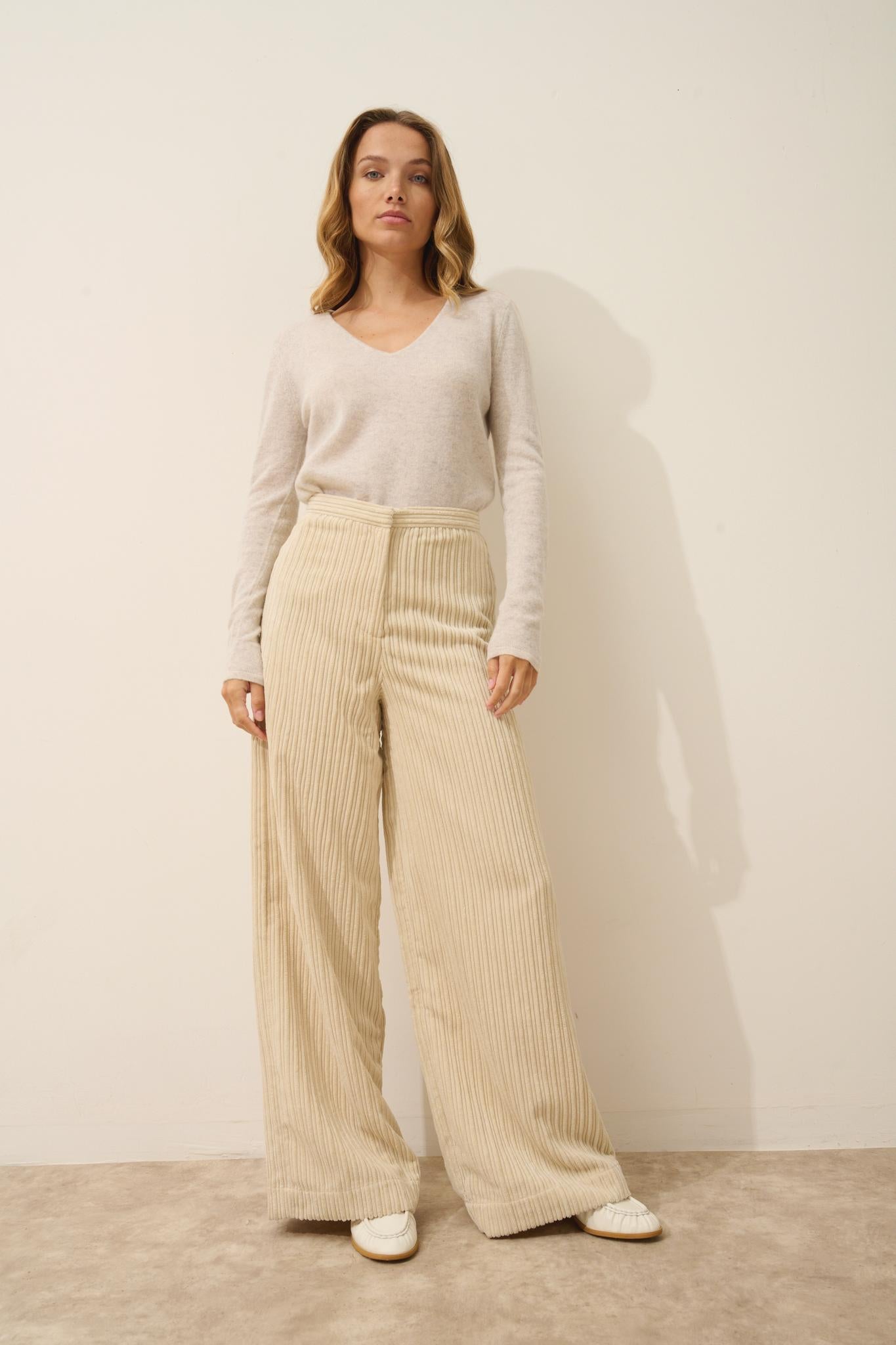 JOAN pearl grey v-neck sweater