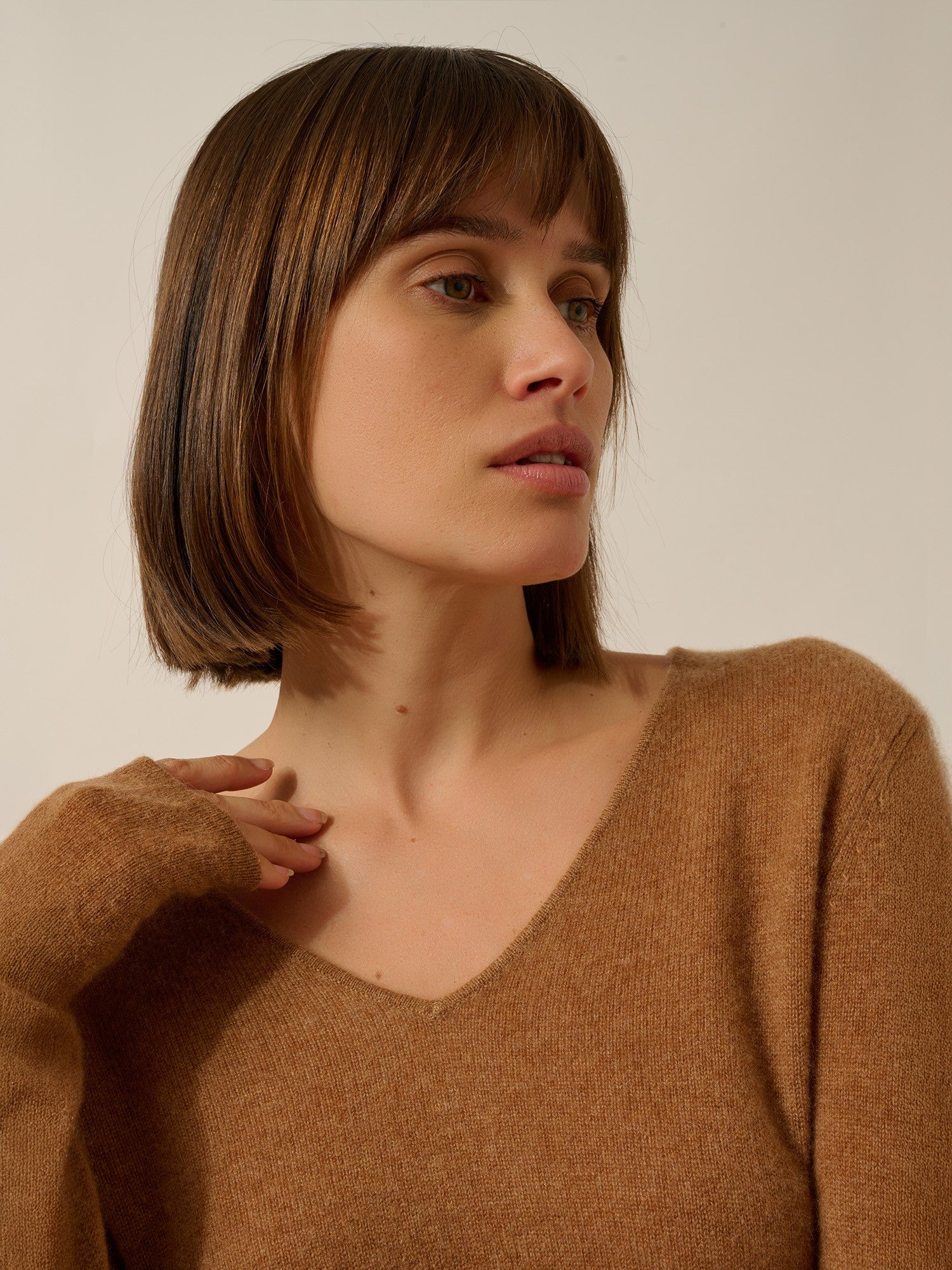 Joan V-neck sweater in hazelnut brown