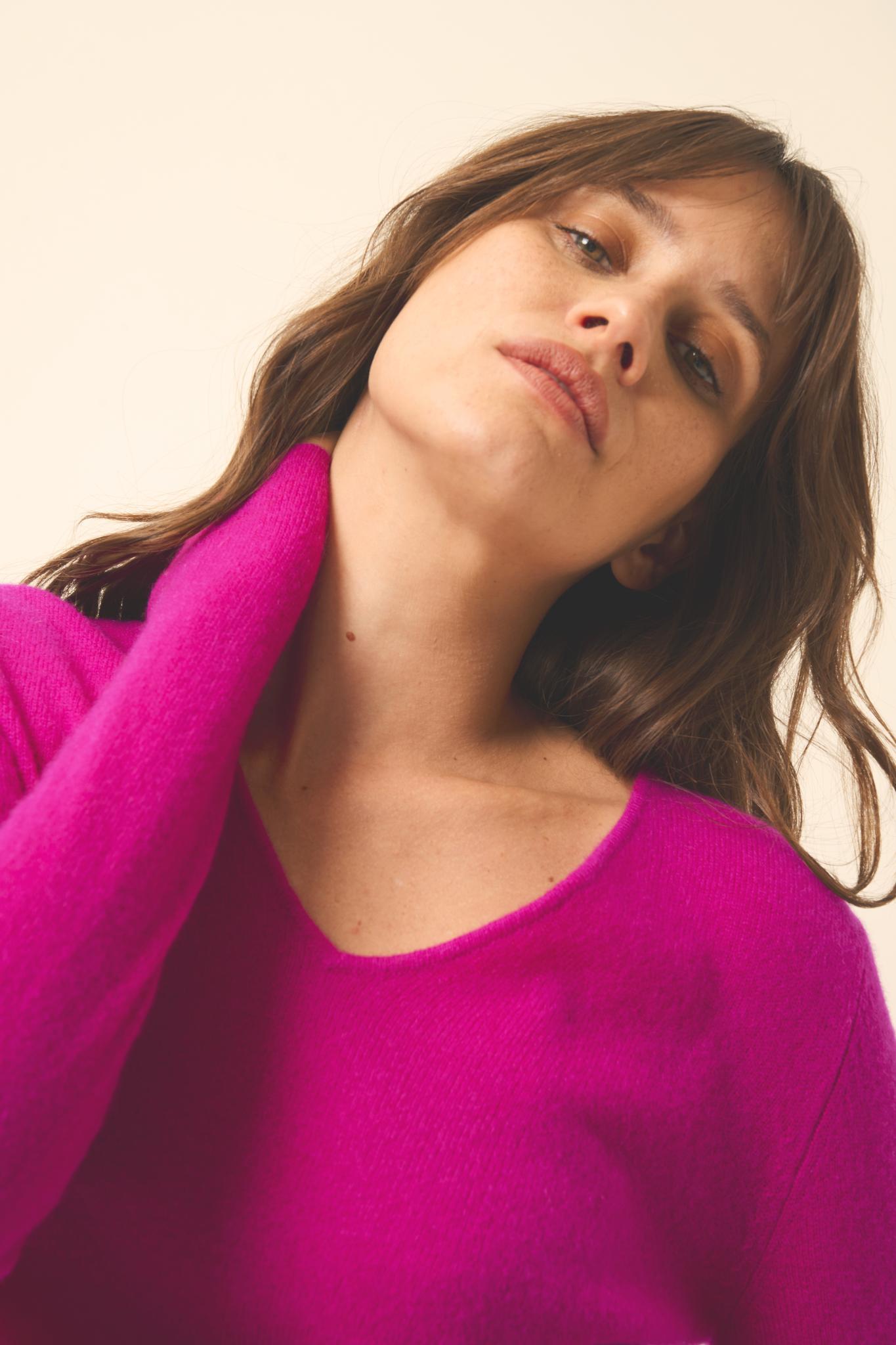 JOAN v-neck sweater in violet