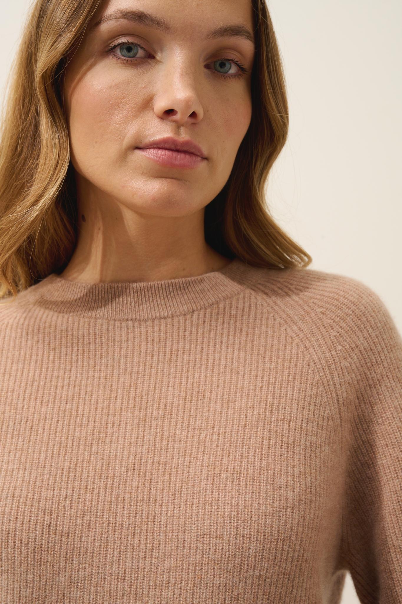 JONA round-neck sweater camel mottled