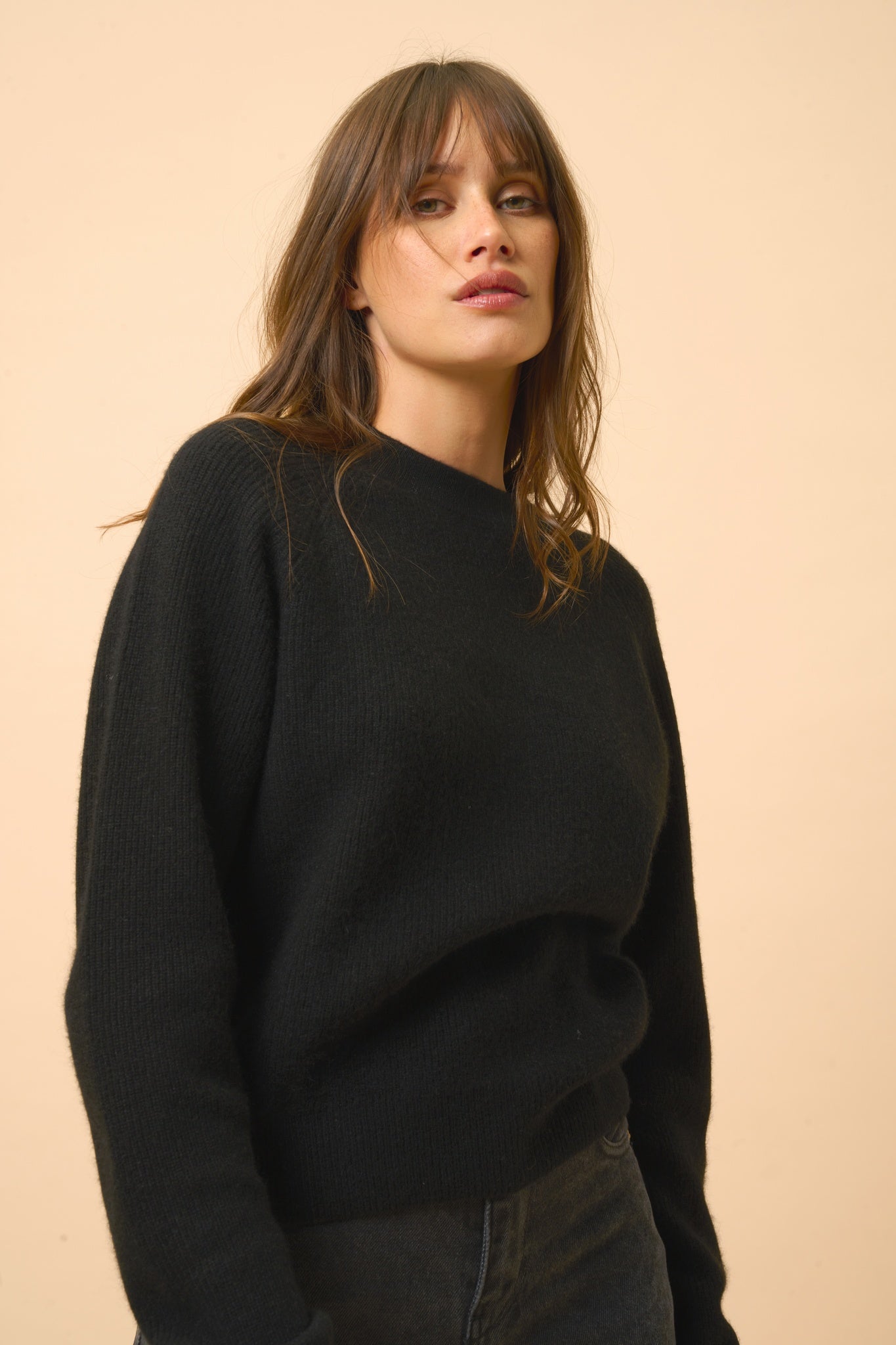 JONA black round-neck sweater