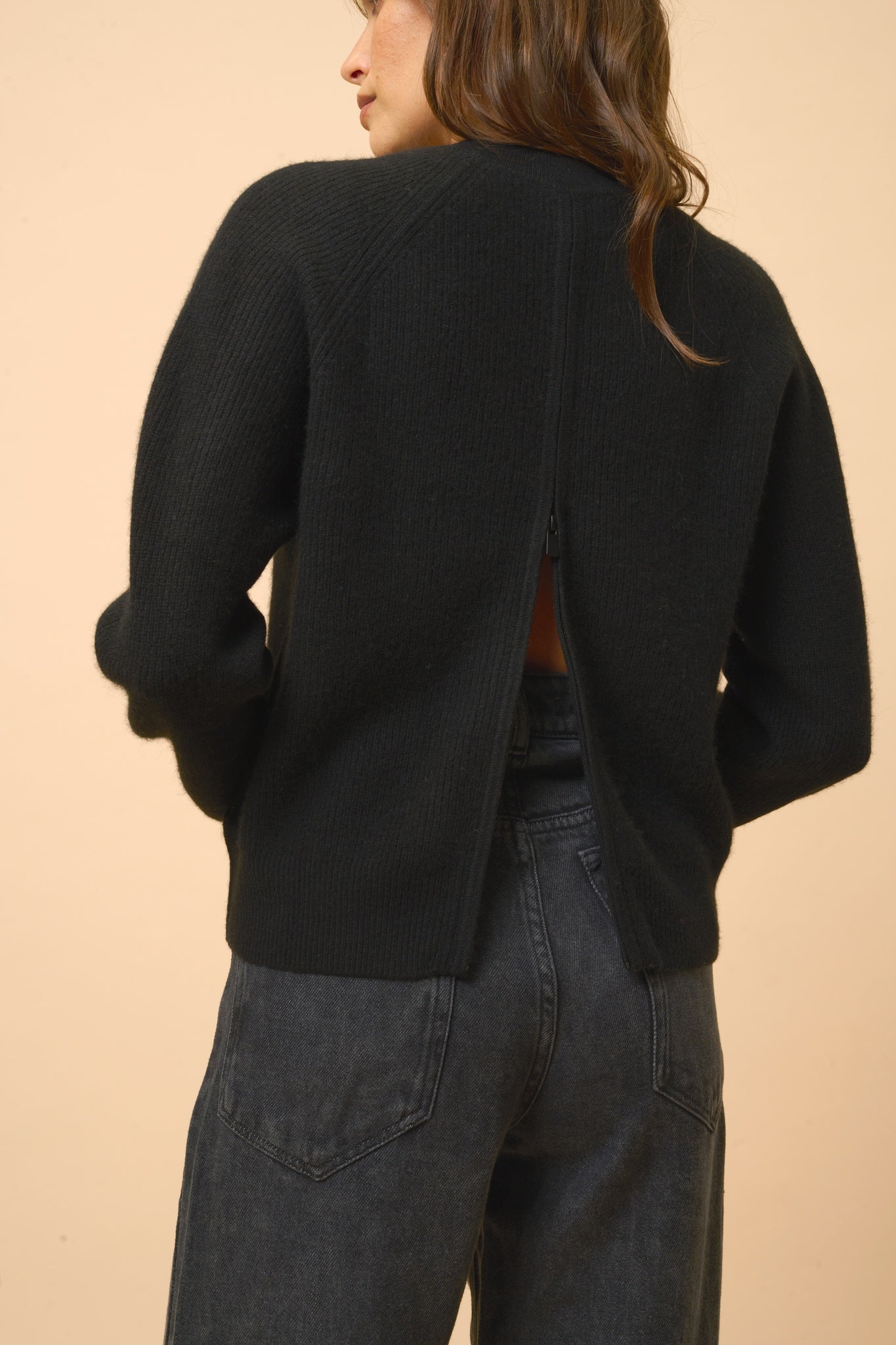 JONA black round-neck sweater